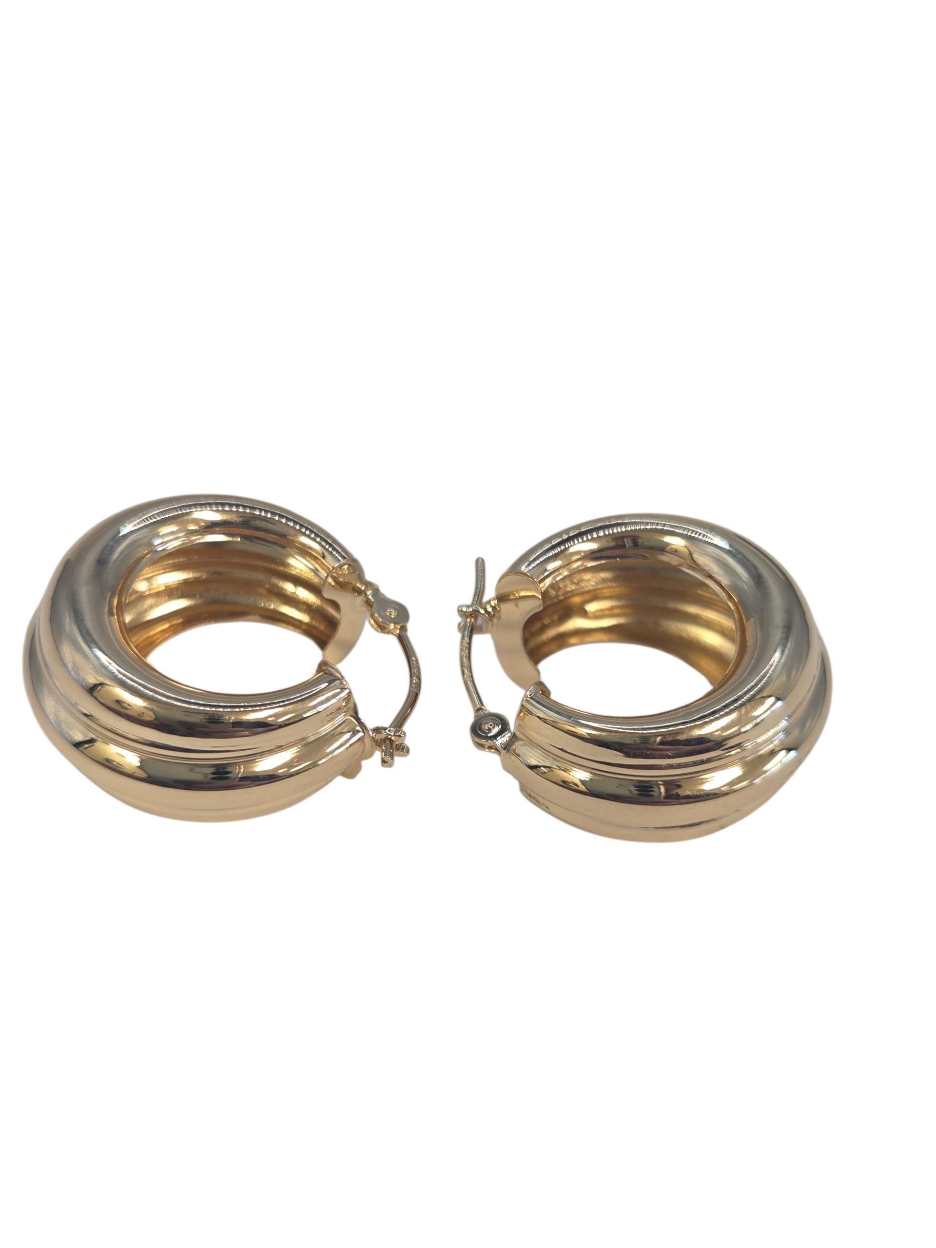 Boucles d'oreilles Huggie en or jaune 14K #23536 en vente 1