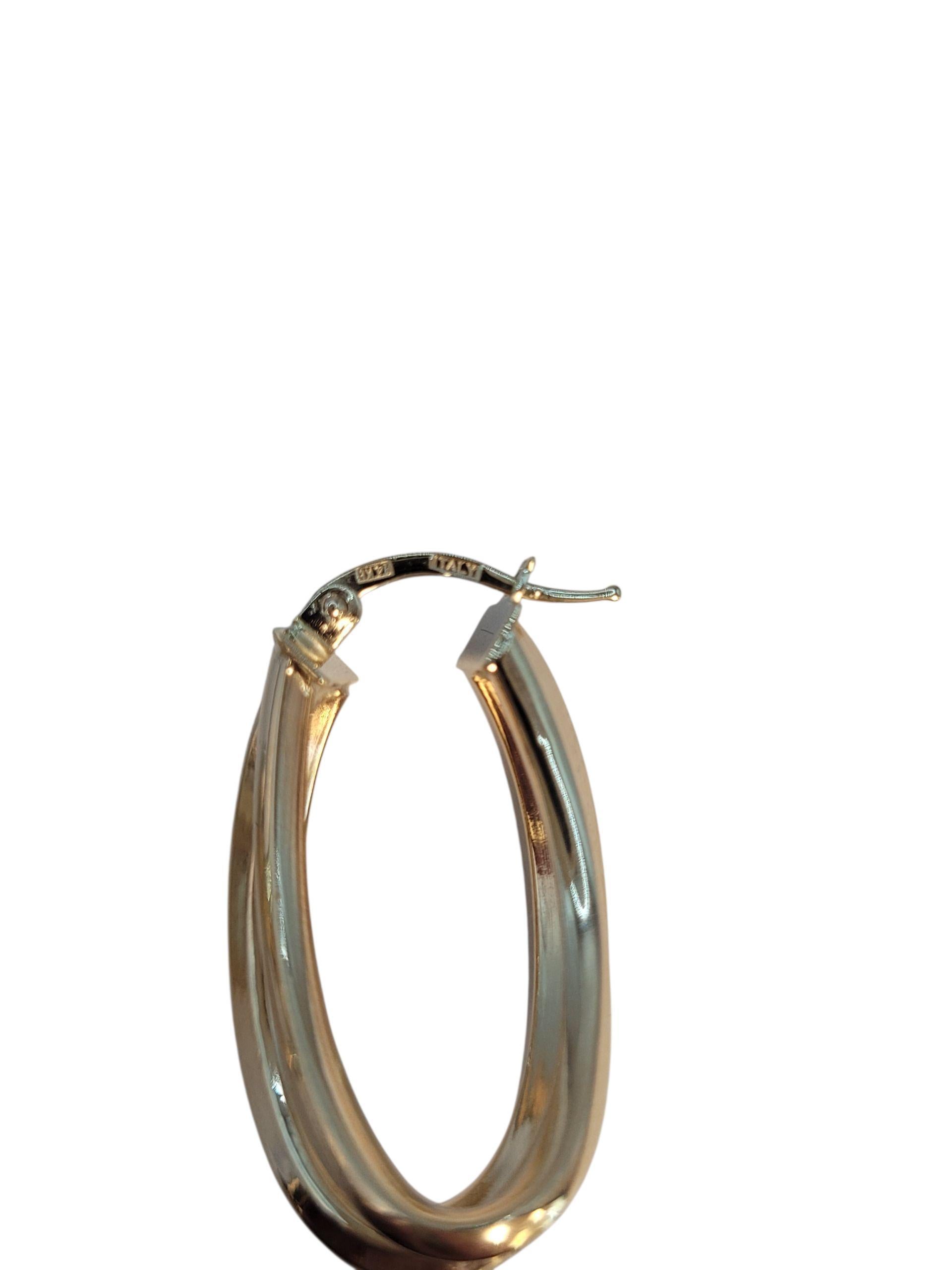 Orecchini a cerchio ovali doppi in oro giallo 14k con texture leggera #23145 In condizioni buone in vendita a Washington Depot, CT