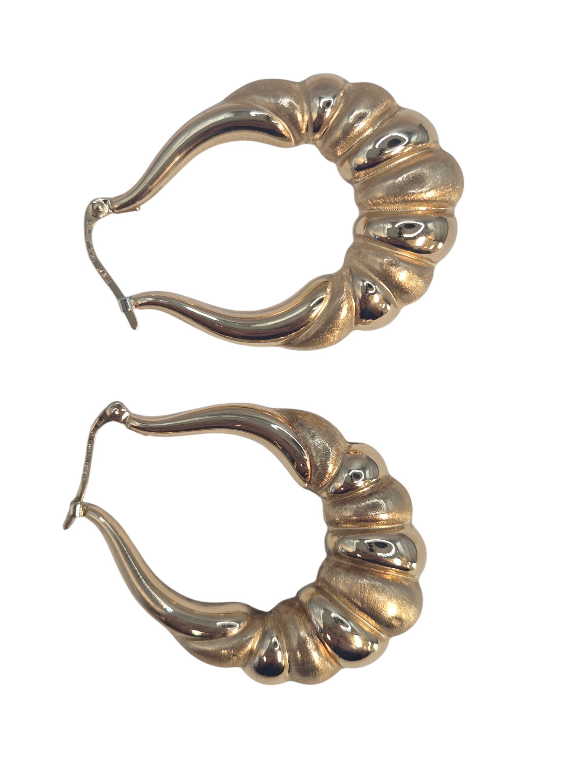 Donna Orecchini a cerchio stile gambero in oro giallo 14K con texture leggera #23545 in vendita