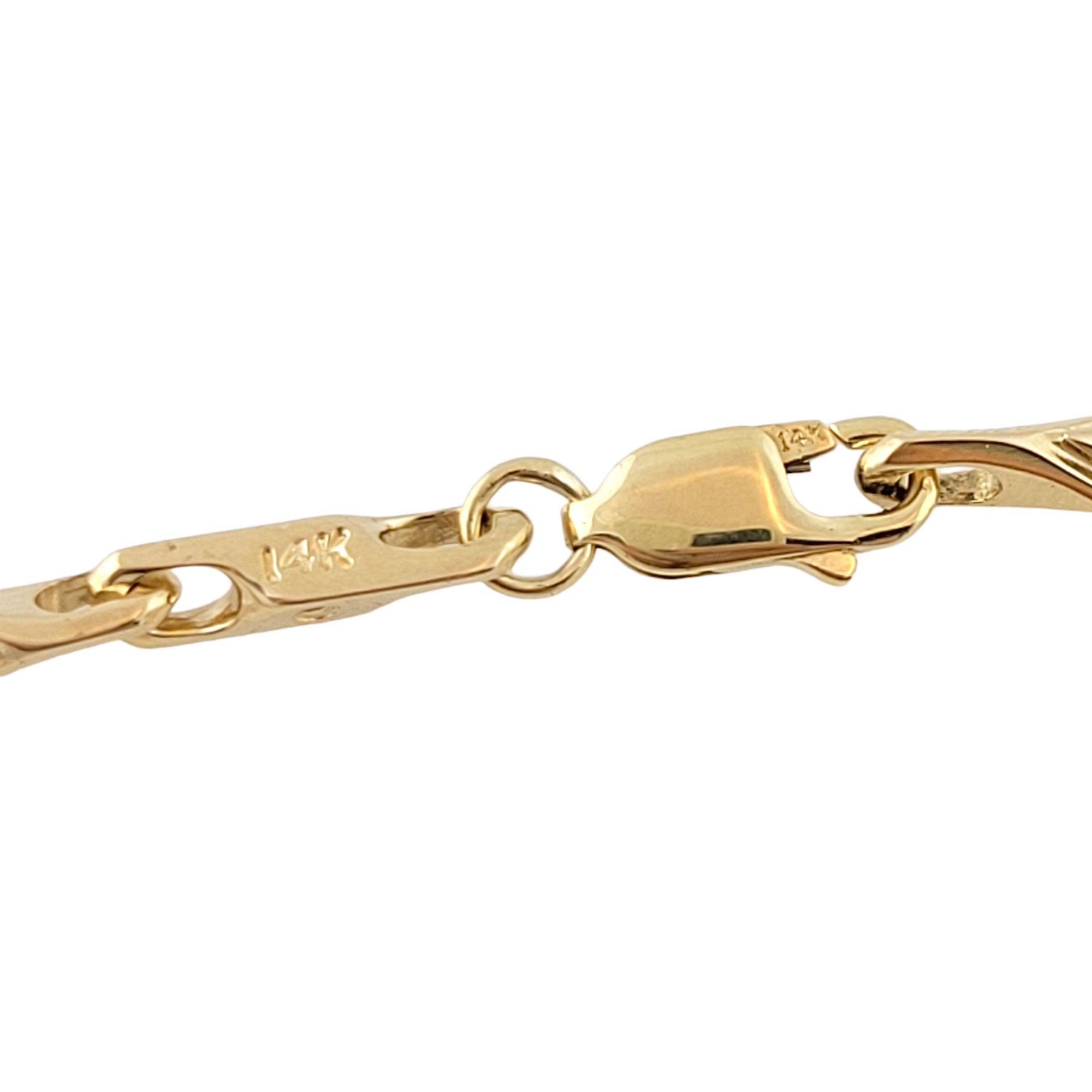 Vintage 14K Yellow Gold Bracelet

This beautiful 14K yellow gold bracelet would make the perfect gift!

Size: 7