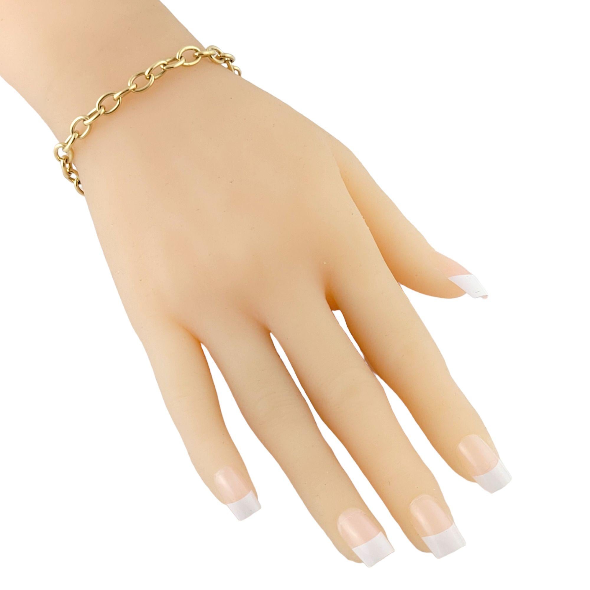 Vintage 14K Yellow Gold Oval Link Bracelet

This classic 14K yellow gold link chain bracelet has a gorgeous look!

Size: 7