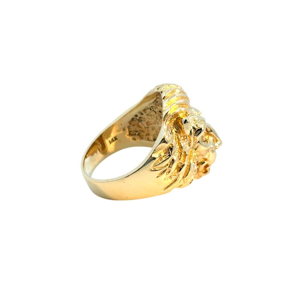 14k Yellow Gold Lions Head Ring with Emerald Eyes and One Round Diamond in Mouth im Angebot 4