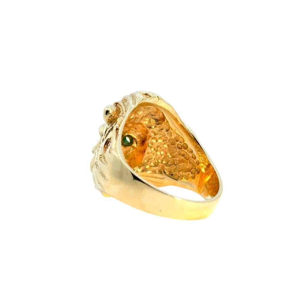 14k Yellow Gold Lions Head Ring with Emerald Eyes and One Round Diamond in Mouth im Angebot 6