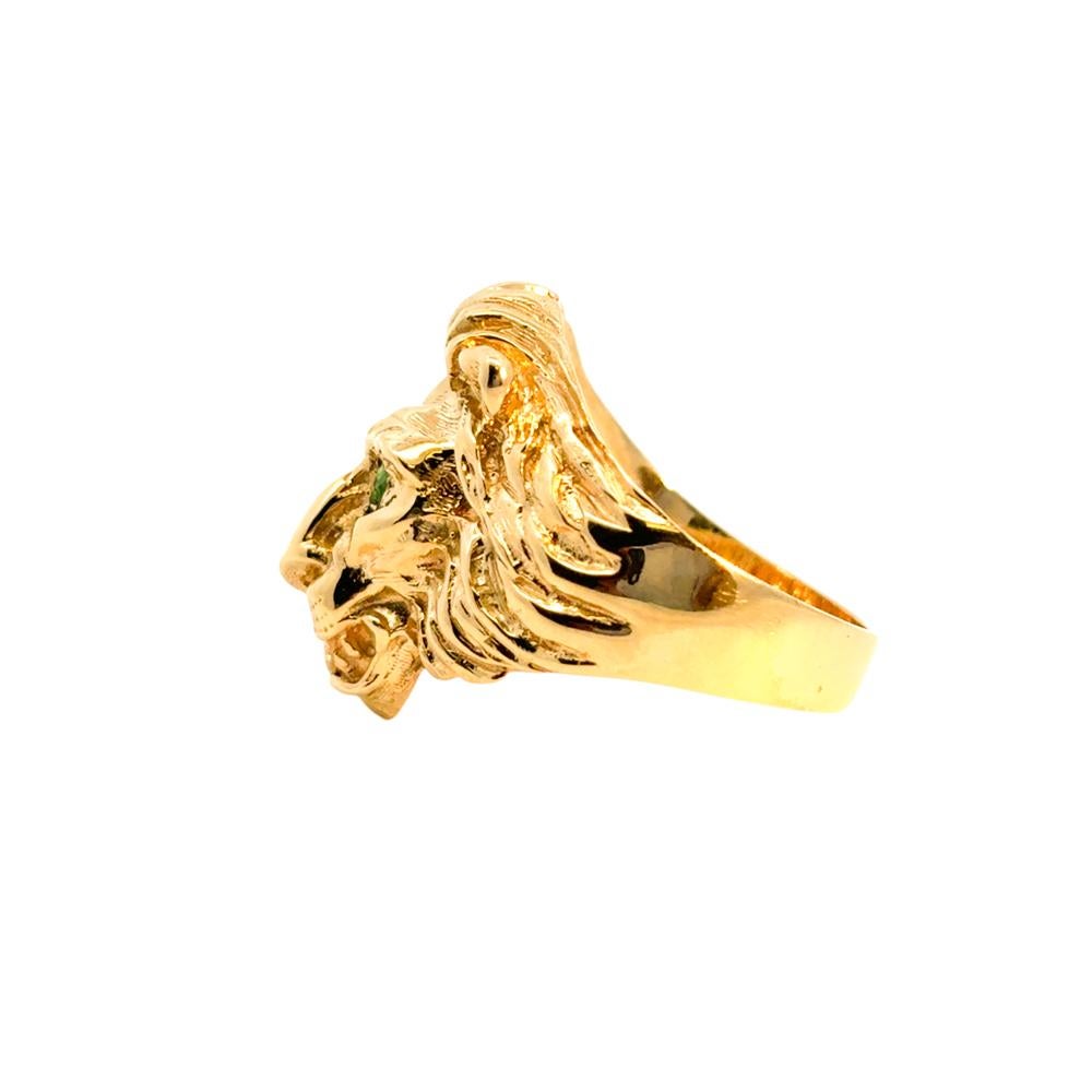 14k Yellow Gold Lions Head Ring with Emerald Eyes and One Round Diamond in Mouth im Angebot 7