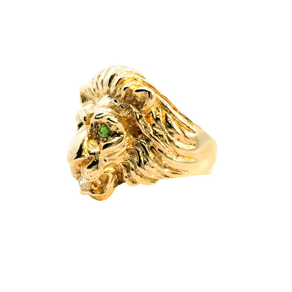14k Yellow Gold Lions Head Ring with Emerald Eyes and One Round Diamond in Mouth im Angebot 8
