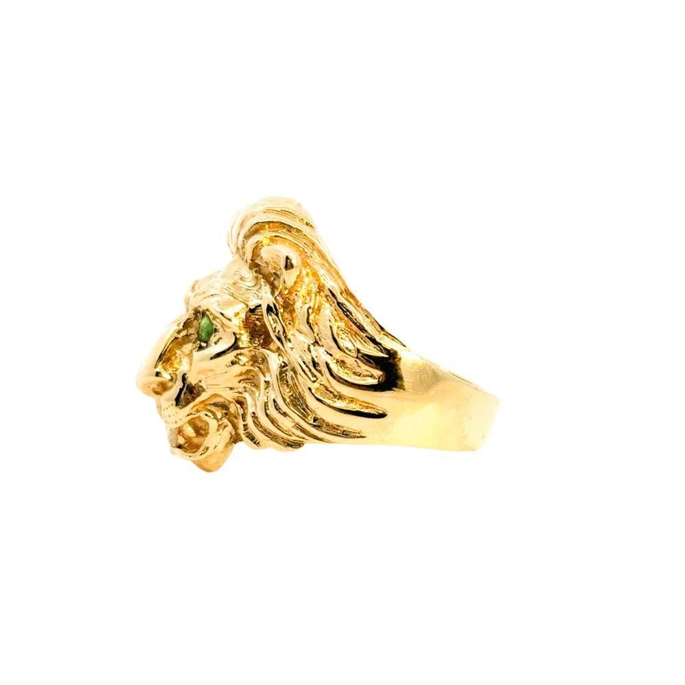 14k Yellow Gold Lions Head Ring with Emerald Eyes and One Round Diamond in Mouth im Zustand „Hervorragend“ im Angebot in Boca Raton, FL