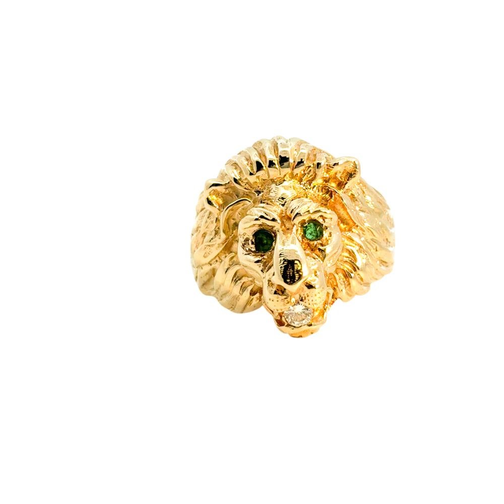 14k Yellow Gold Lions Head Ring with Emerald Eyes and One Round Diamond in Mouth im Angebot 1
