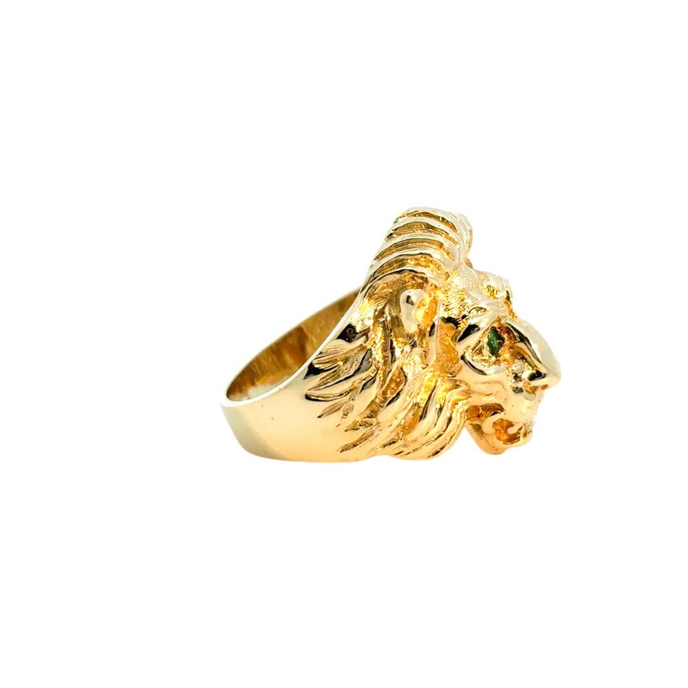 14k Yellow Gold Lions Head Ring with Emerald Eyes and One Round Diamond in Mouth im Angebot 3