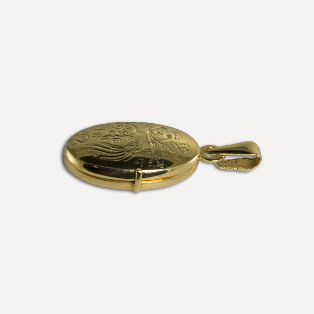 14K Gelbgold Medaillon-Anhänger 5,9 g im Zustand „Hervorragend“ in Laguna Beach, CA