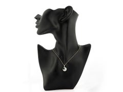 Collier avec pendentif « The Eclipse » en or jaune 14 carats, topaze bleue de Londres et diamants