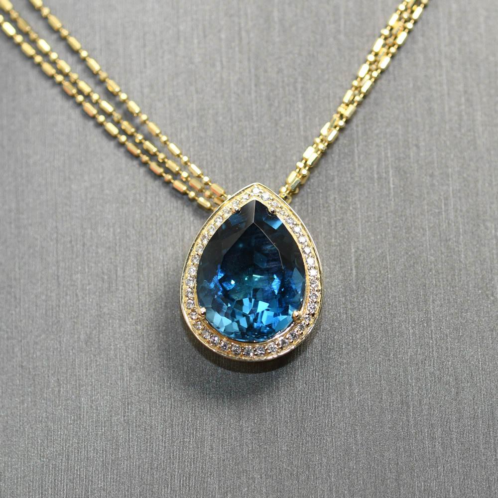 14k Yellow Gold London Blue Topaz Pendant Triple Beaded Chain, 10ct In Excellent Condition In Laguna Beach, CA