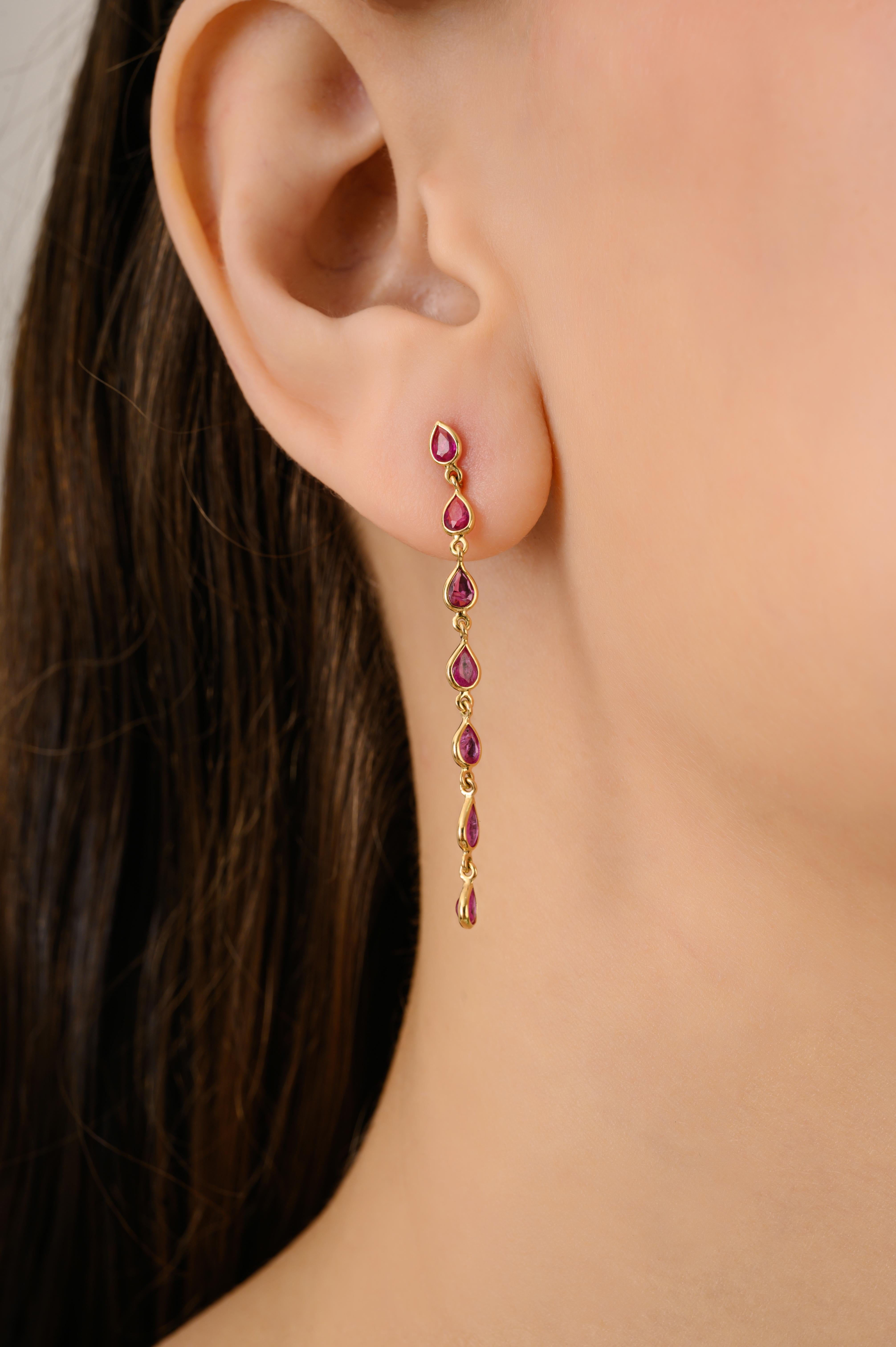 Taglio a goccia Orecchini lunghi in oro giallo 14K con rubini a forma di pera da 2,31 carati per donna in vendita
