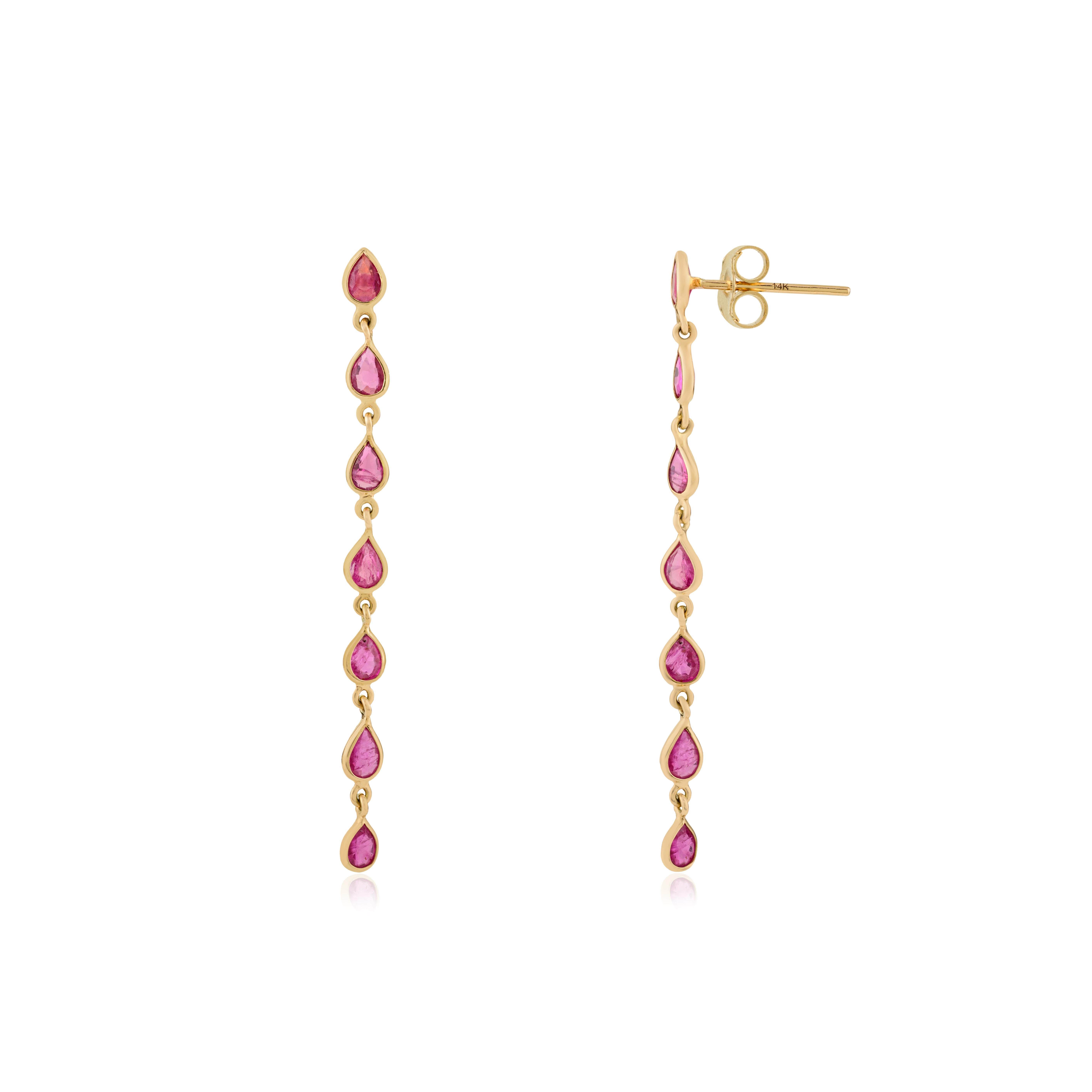 Orecchini lunghi in oro giallo 14K con rubini a forma di pera da 2,31 carati per donna In condizioni Nuovo in vendita a New York, NY