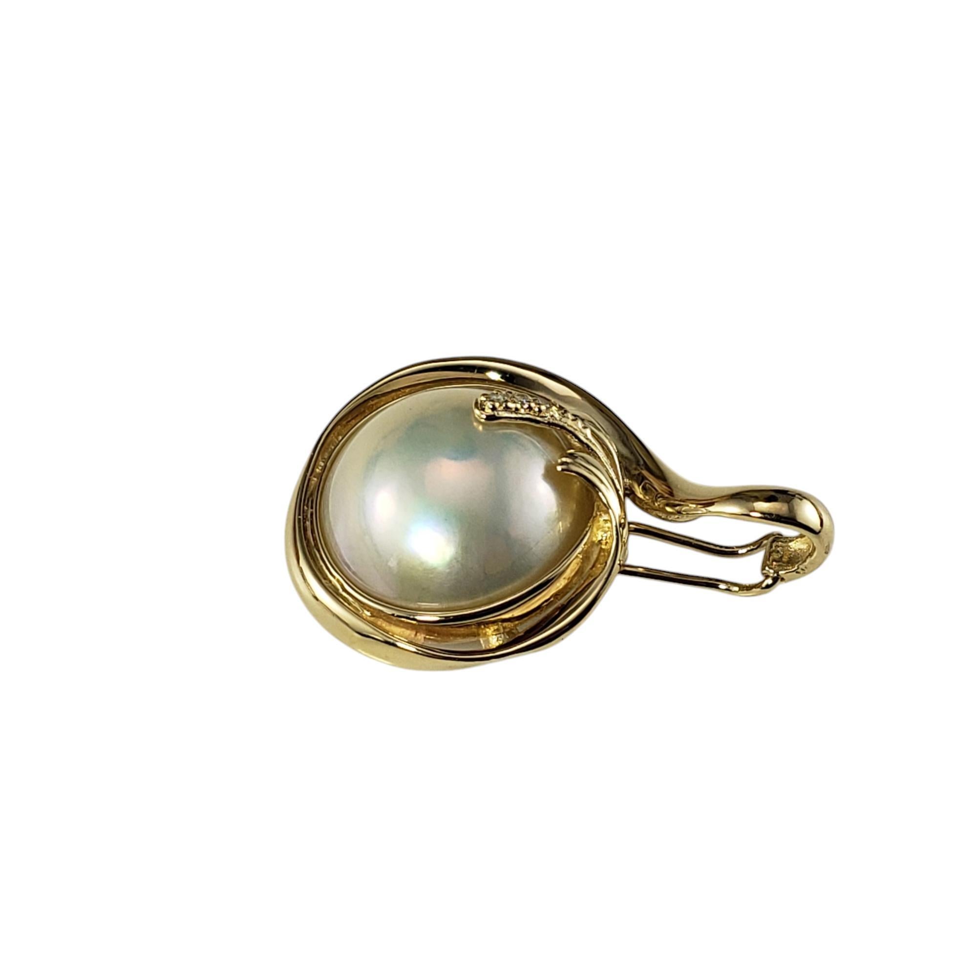 14K Yellow Gold Mabe Pearl and Diamond Enhancer Pendant-

This lovely enhancer pendant features one Mabe pearl (15 mm) and three round brilliant cut diamond set in classic 14K yellow gold.

Approximate total diamond weight: .02 ct.

Diamond color: