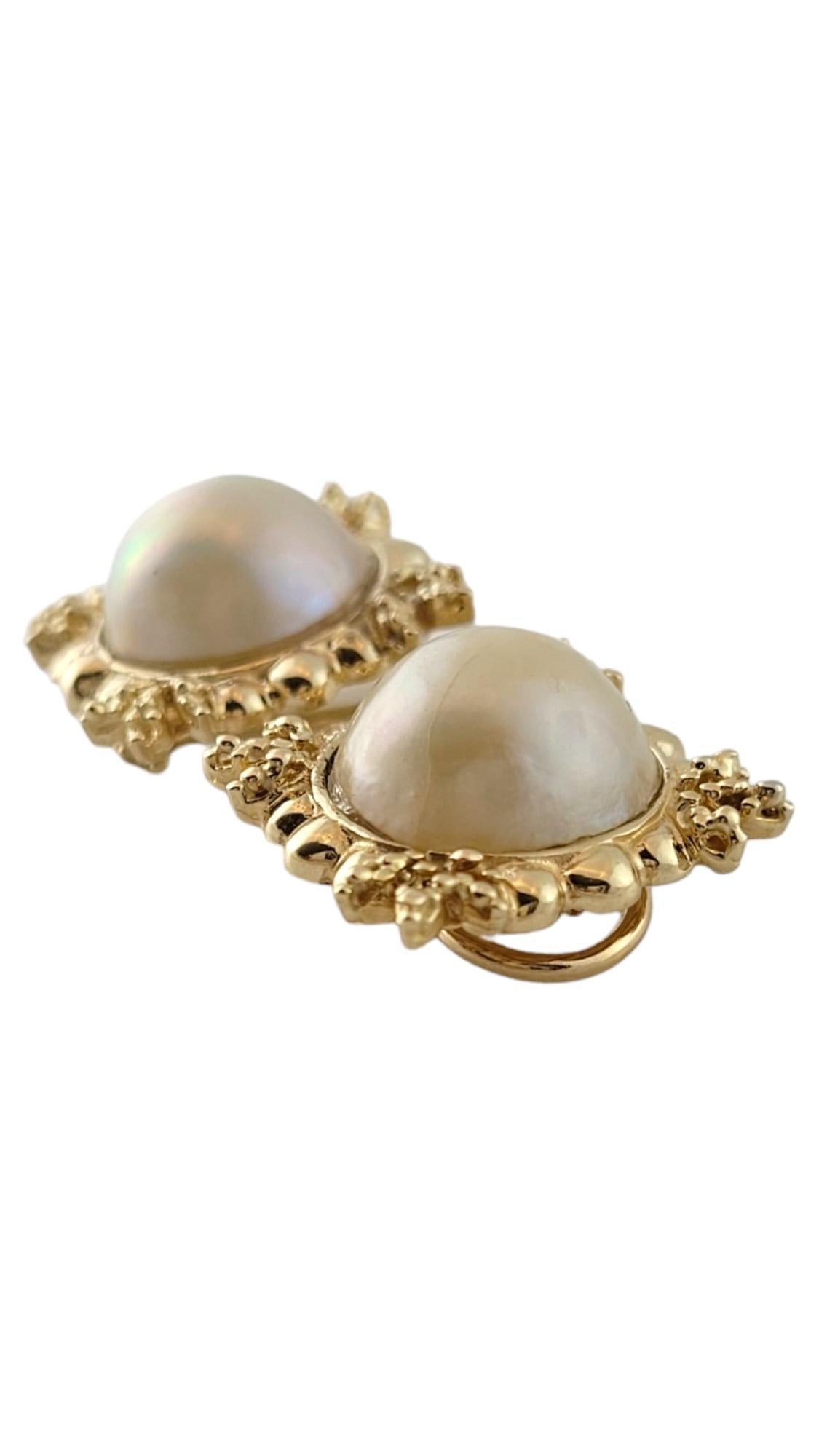 Vintage 14K Yellow Gold Mabe Pearl Clip-on Earrings

These gorgeous clip-on earrings are crafted with meticulous detail from 14K yellow gold and feature 2 beautiful Mabe pearls!

Pearls: 12.5mm each

Size: 20.11mm X 19.54mm X 8.89mm

Weight: 6.3