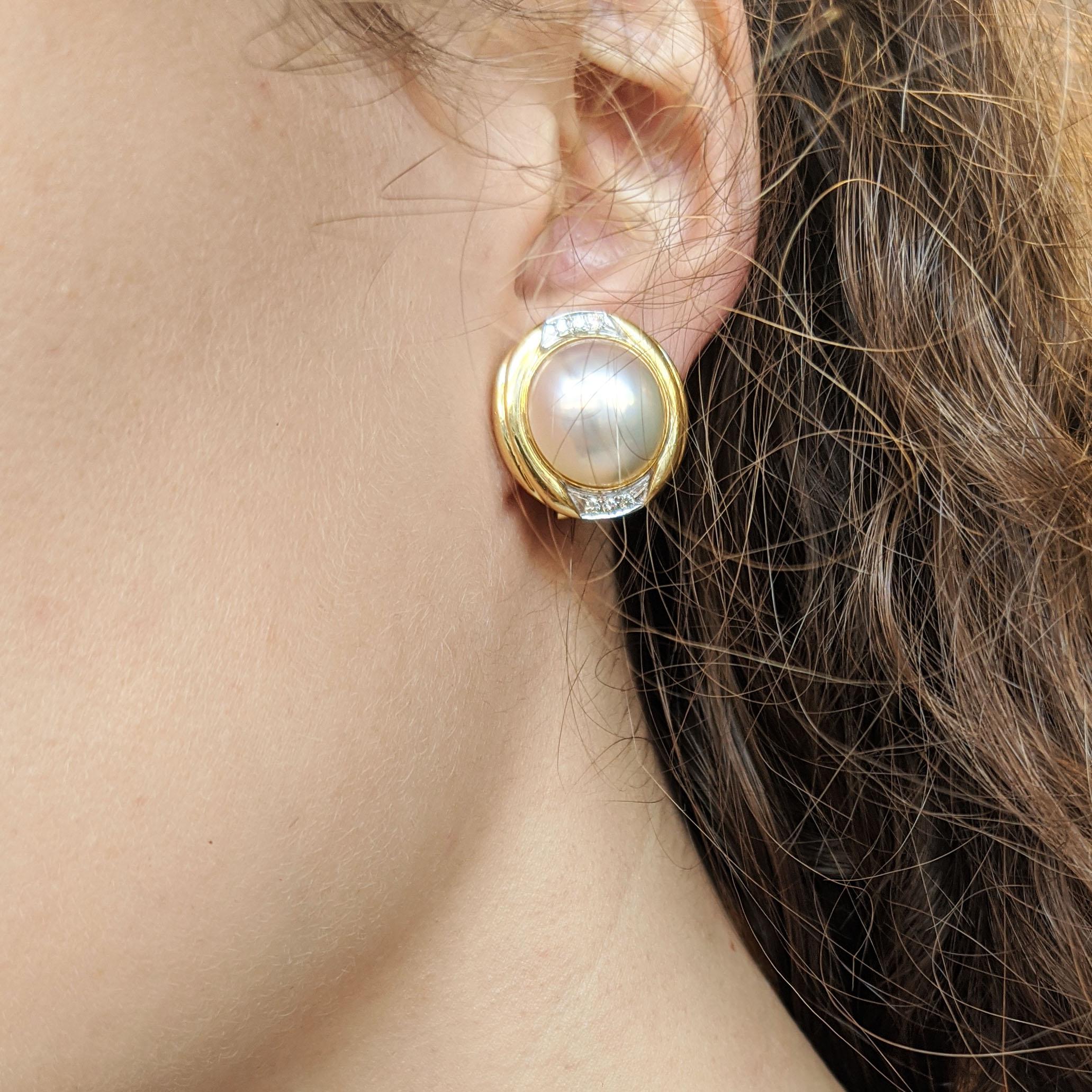 Round Cut 14 Karat Yellow Gold Mabe Pearl Diamond Post Earrings