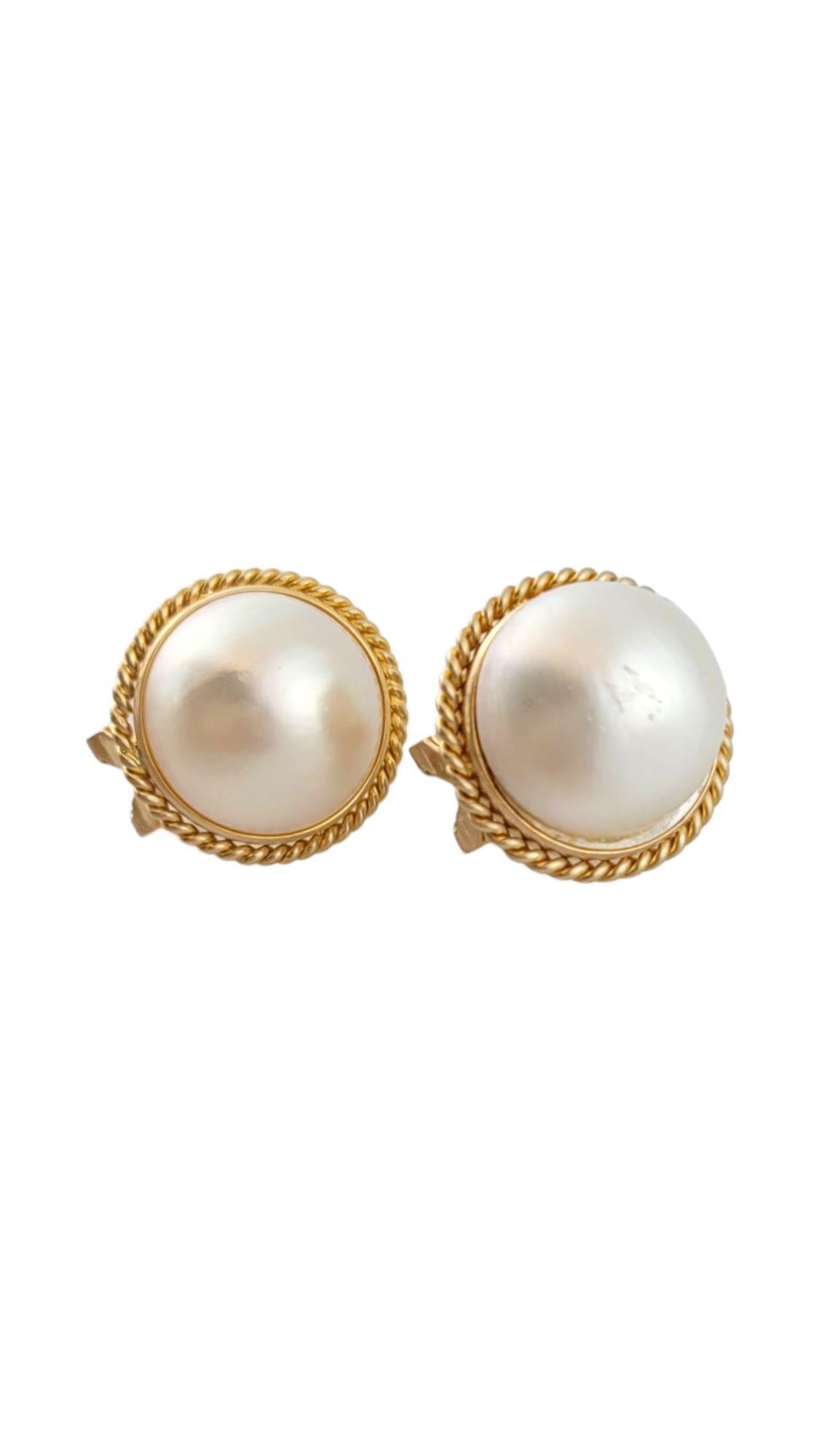 This gorgeous set of 14K gold earrings features a beautiful 16mm Mabe pearl on each earring!

Size: 20mm X 20mm X 11.5mm

Weight: 12.72 g/ 8.2 dwt

Hallmark: 585 KS

Very good condition, professionally polished.

Will come packaged in a gift box or
