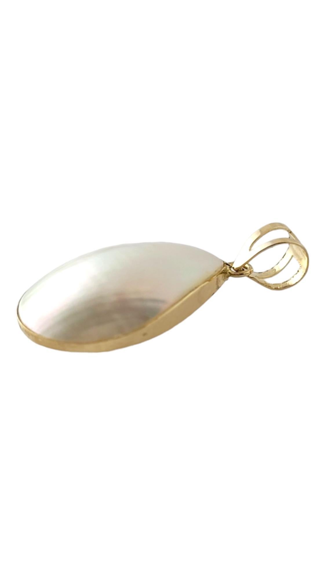 14K Yellow Gold Mabe Pearl Pendant #16897

This gorgeous pendant features a beautiful Mabe pearl set 14K yellow gold for a breathtaking finish!

Size: 21.85mm X 13.13mm 
Length w/ bail: 26.62mm

Weight: 1.2 dwt/ 1.9 g

Hallmark: 14K 585

Very good