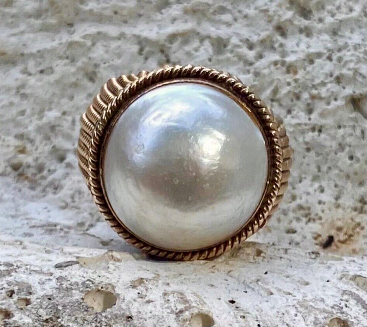 14k white gold huge Mabe Pearl ring. 15.41 Grams TW. The pearl dimensions are approximately 15 mm x 18 mm. 
Approximately 20 carats!! Tested 14k. Approximate size 6.5