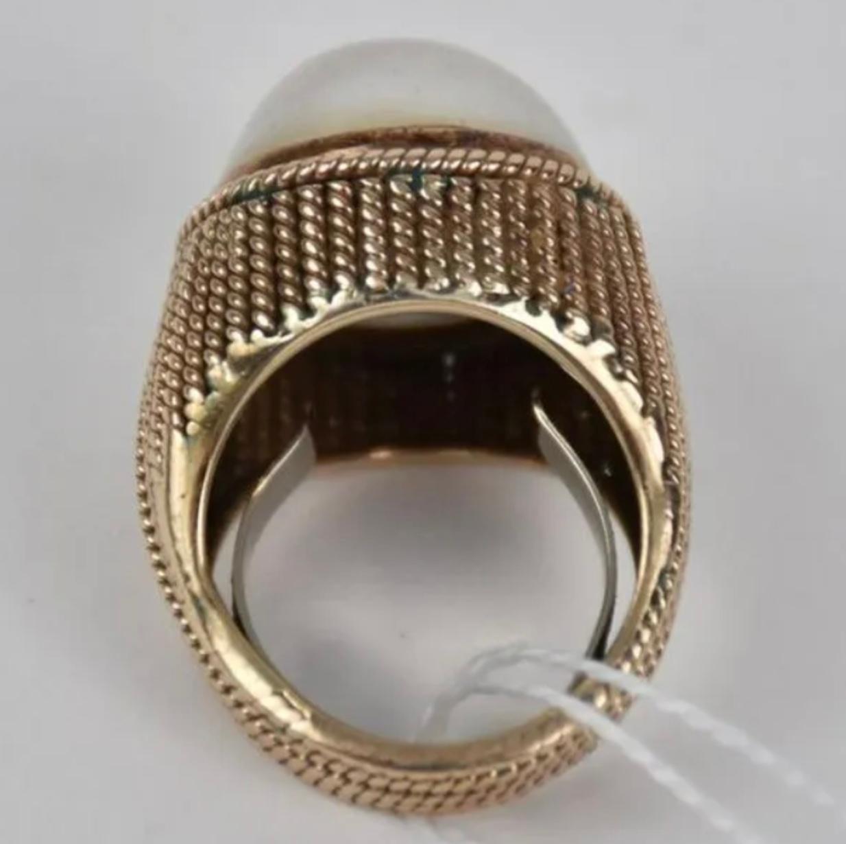 Round Cut 14K Yellow Gold Mabe Pearl Ring For Sale