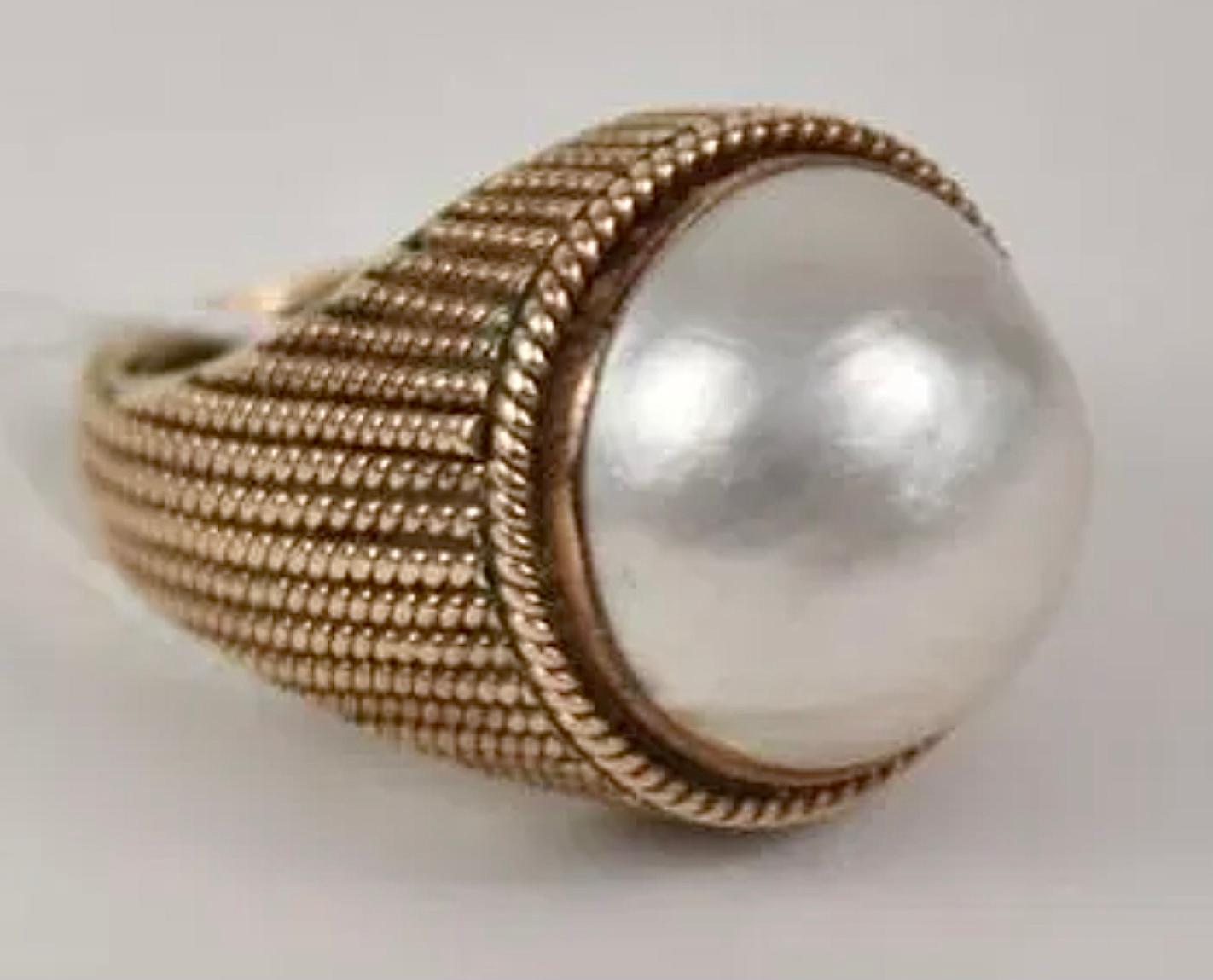 14K Yellow Gold Mabe Pearl Ring In Good Condition For Sale In Bradenton, FL