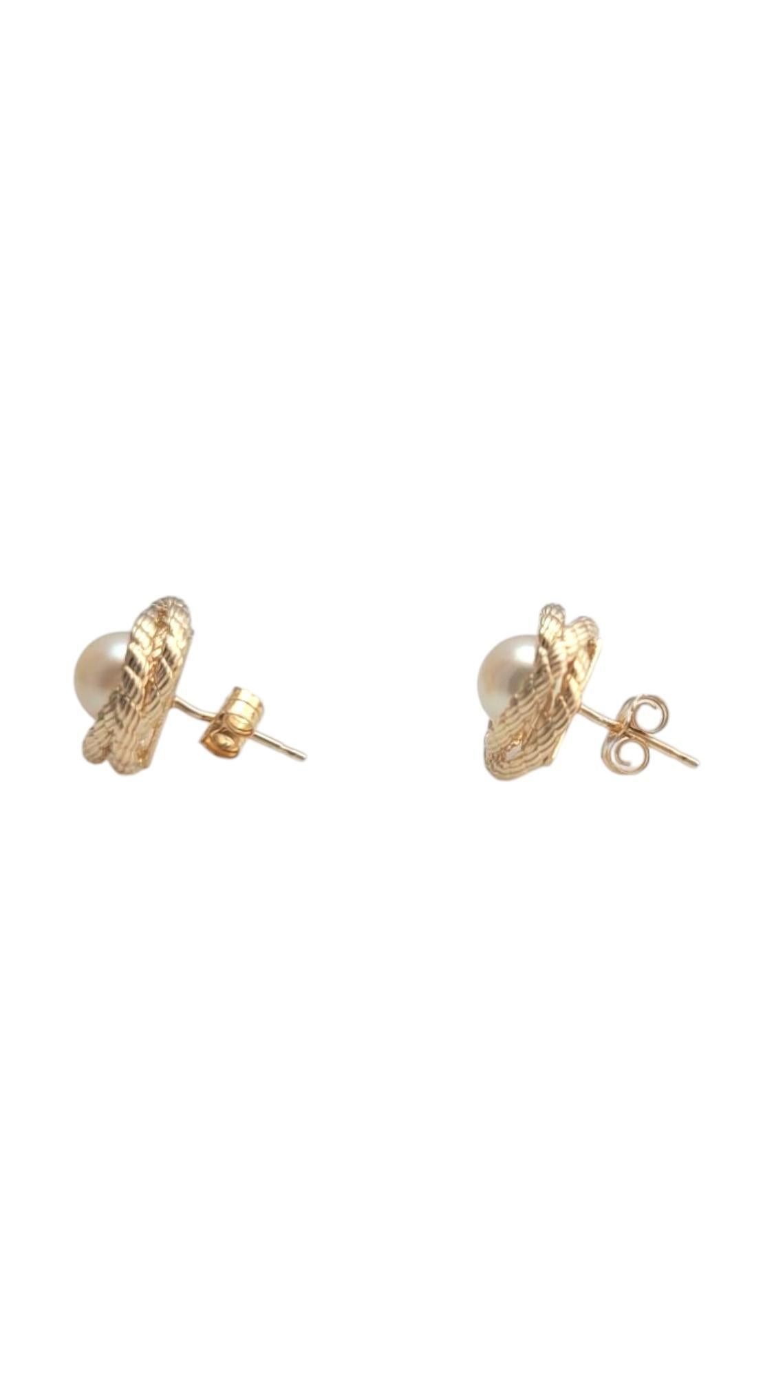 14K Yellow Gold Mabe Pearl Stud Earrings

These meticulously detailed stud earrings feature a pearl in the center of a 14K yellow gold design. These timeless earrings are perfect for any occasion.

Hallmark: 14K

Weight: 2.9 g / 1.92 dwt.

Size: