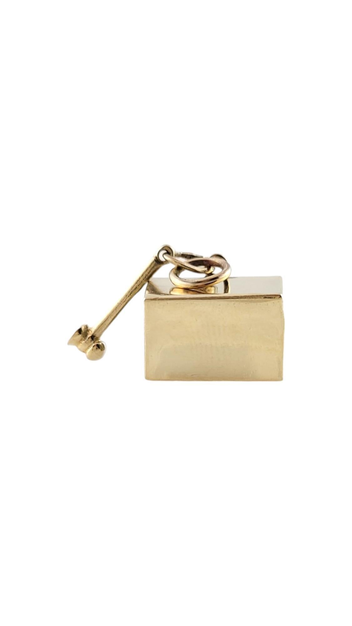 14K Yellow Gold Mad Money Box Break Glass Charm #16773 In Good Condition For Sale In Washington Depot, CT