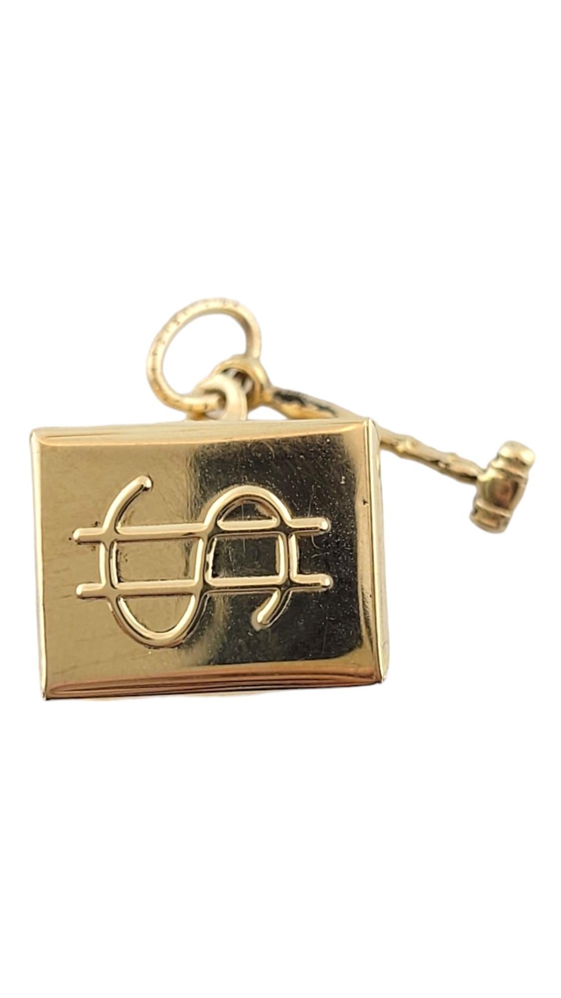 Vintage 14K Yellow Gold Mad Money Box Charm

This beautiful mad money box charm is crafted form 14K yellow gold!

Size: 14.8mm X 11.9mm X 11.8mm

Weight: 1.9 dwt/ 3.1 g

Hallmark: TC 14K

Very good condition, professionally polished.

Will come