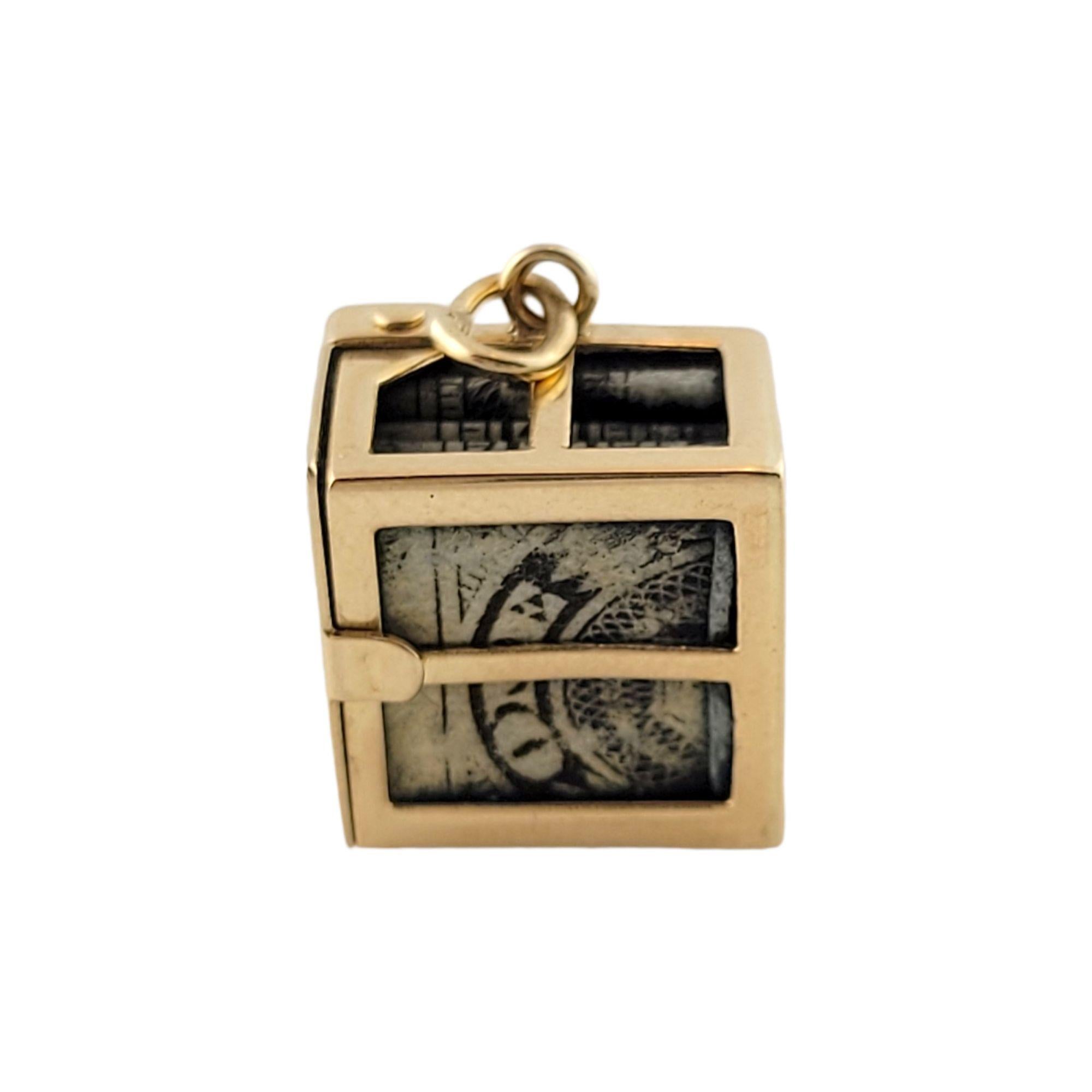 Vintage 14K Yellow Gold Mad Money Box Charm

Adorable mad money box charm made from 14K yellow gold!

Size: 13mm X 13mm X 9.5mm

Weight: 3.6 g/ 2.3 dwt

Hallmark: 14K

Very good condition, professionally polished.

Will come packaged in a gift box