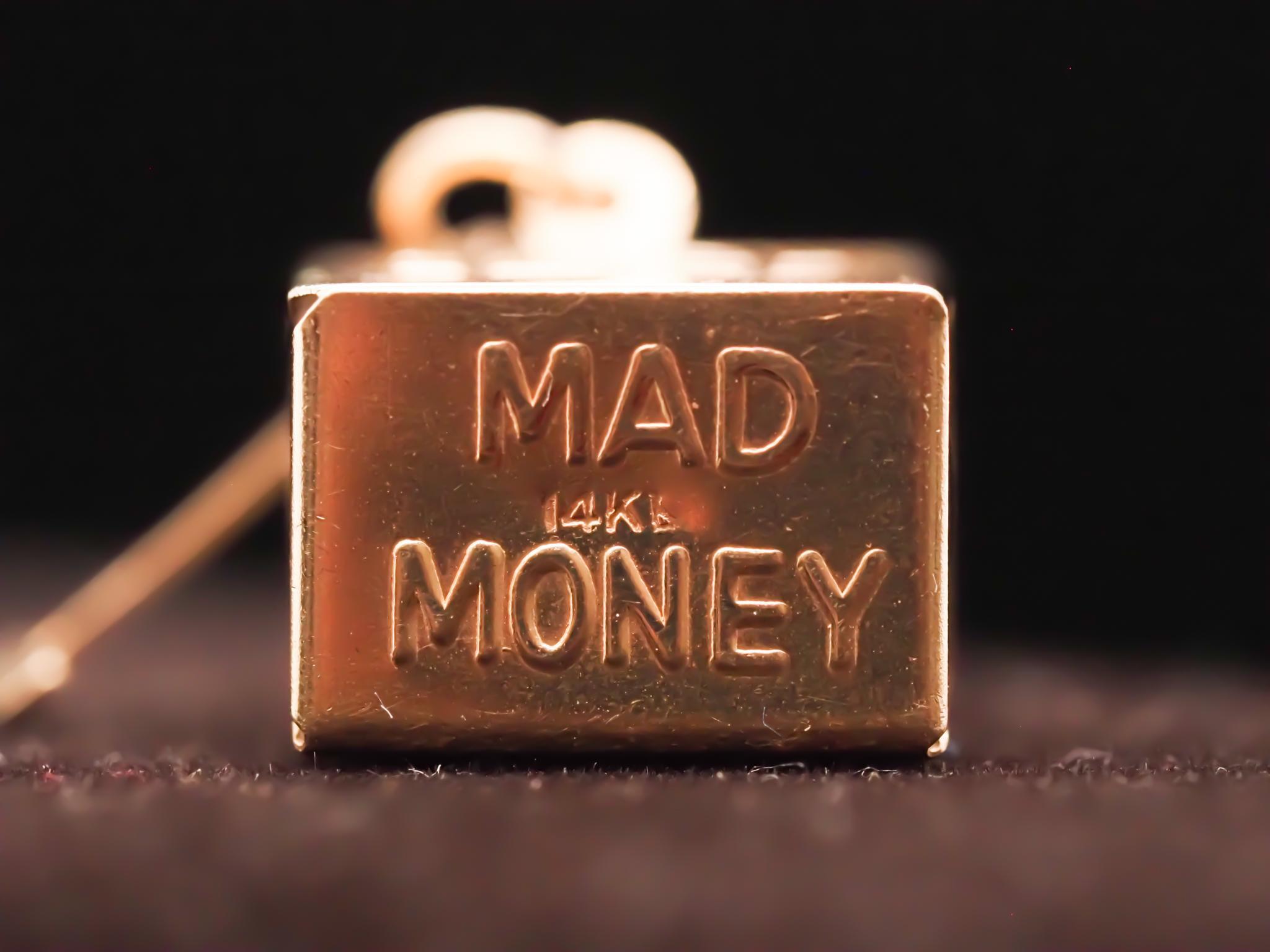 Pendentif en or jaune 14K avec breloque Mad Money Dollar Bill Box en vente 2