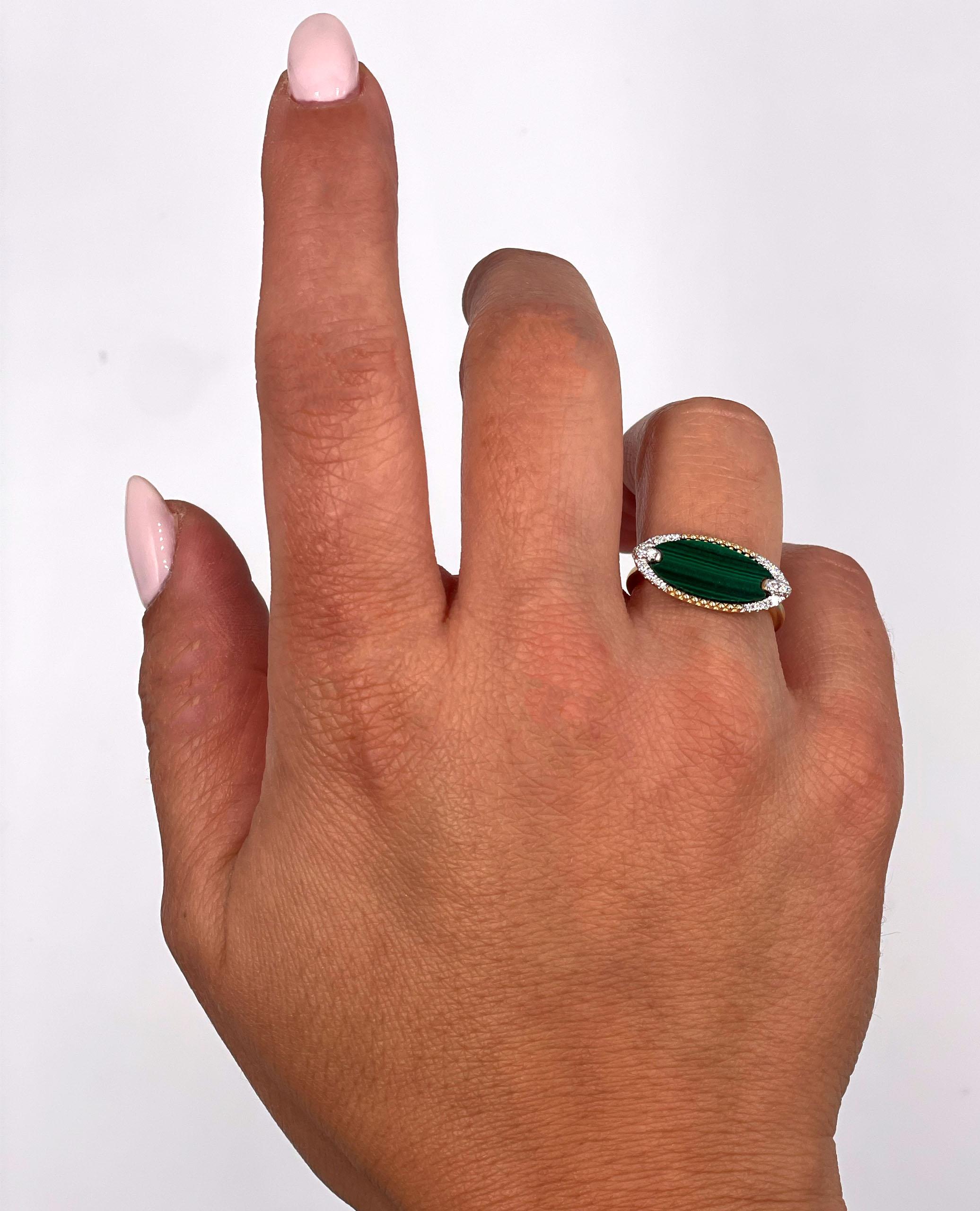 Bague en or jaune 14K Malachite 1.87 carats et diamants ronds 0.09 carats Pour femmes en vente