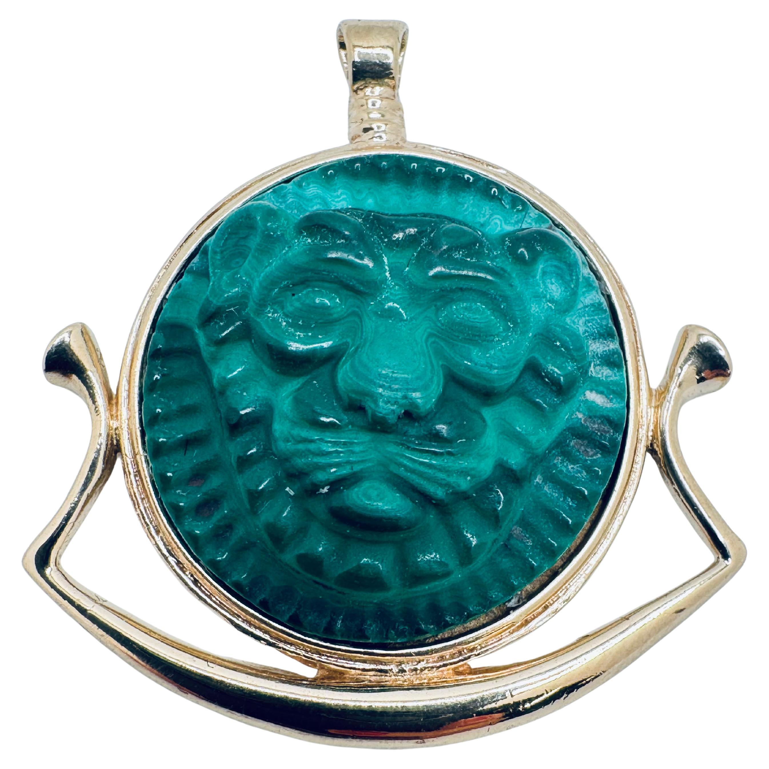 Charme Leone di Malachite in oro giallo 14K