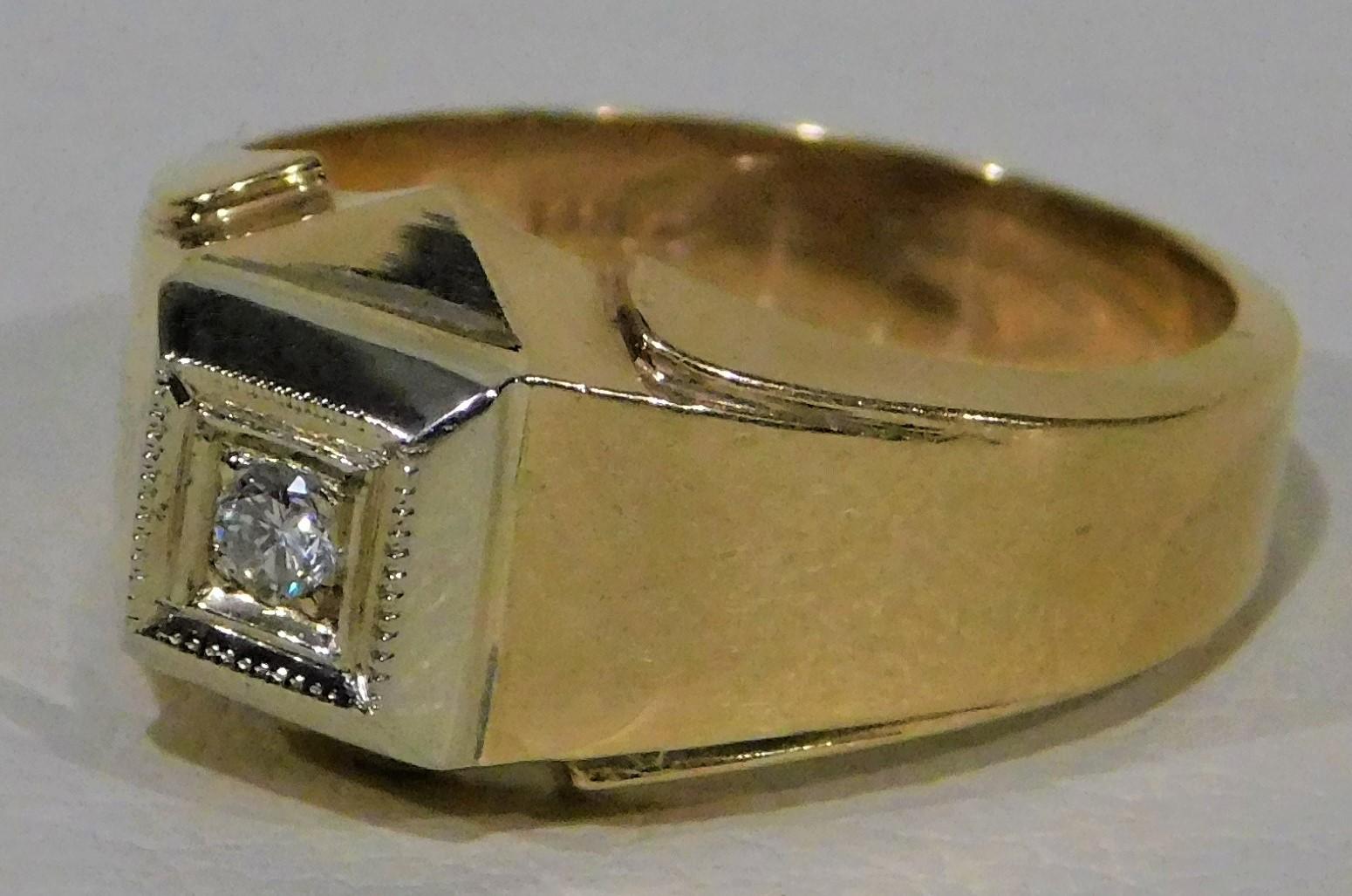 14-Karat Yellow Gold Man's Cut Diamond Square Top Ring In Good Condition For Sale In Hamilton, Ontario