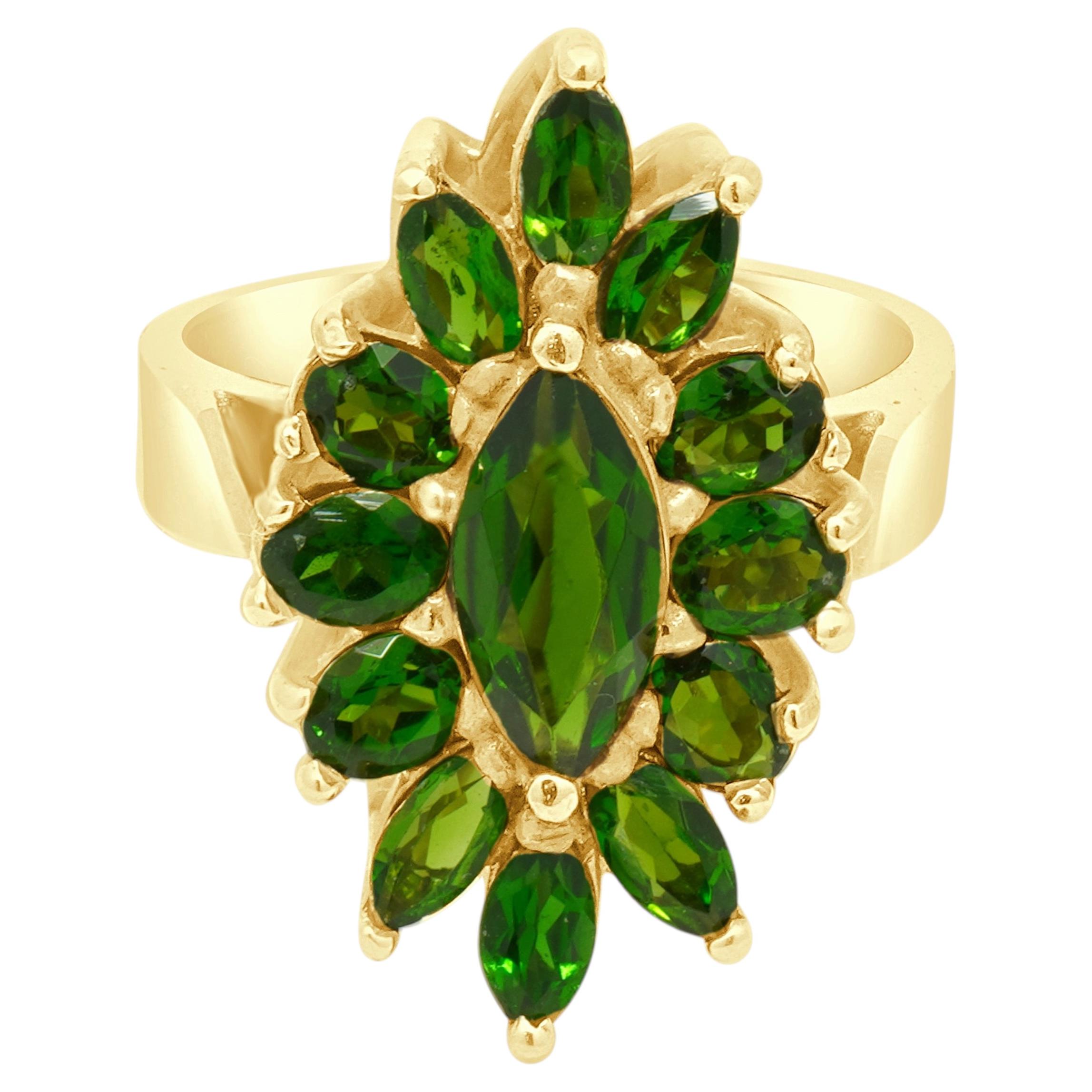 Anillo de oro amarillo de 14K con diopsido cromado de talla marquesa y ovalada, con halo en venta