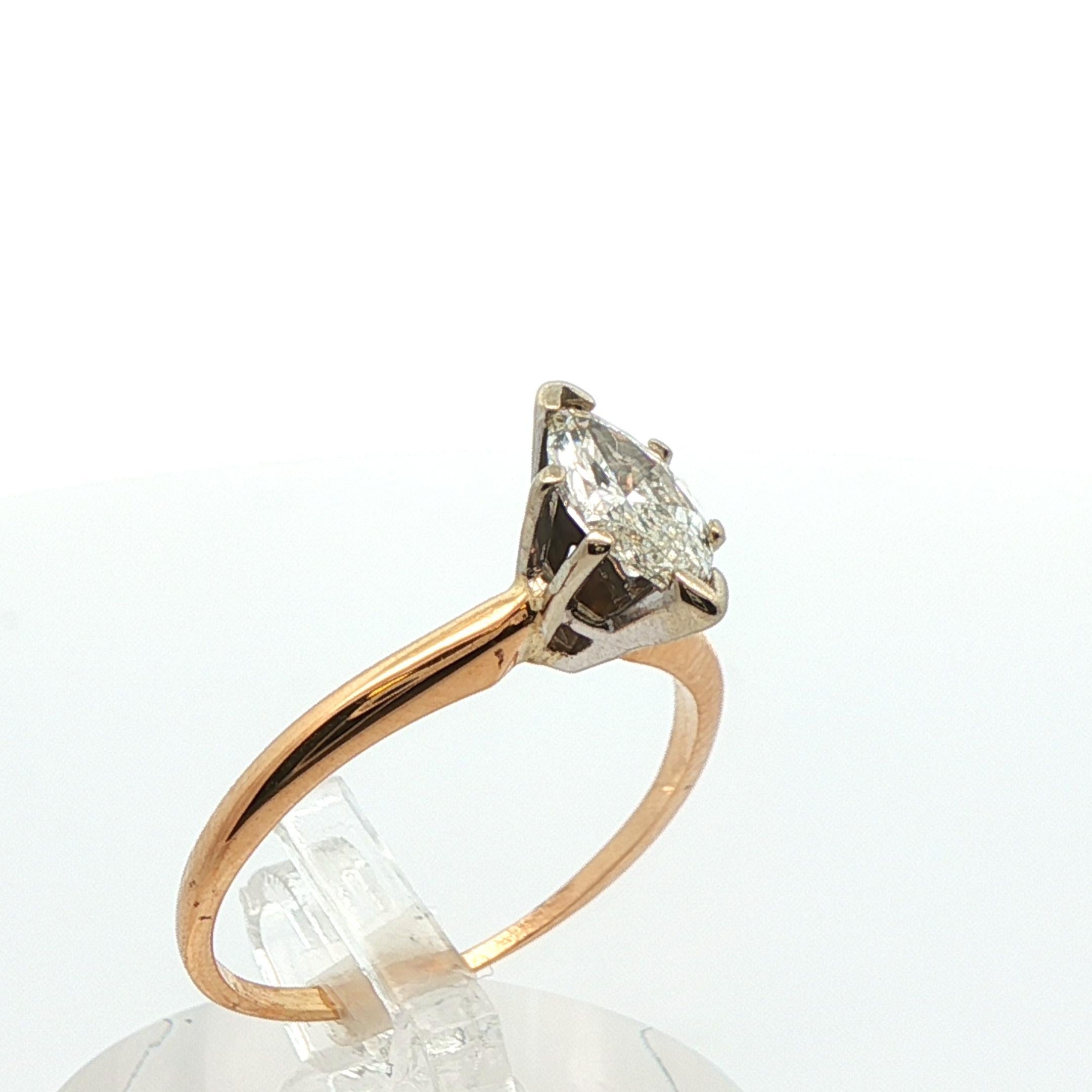Anillo de compromiso de oro amarillo de 14k con diamante marquesa Contemporáneo en venta