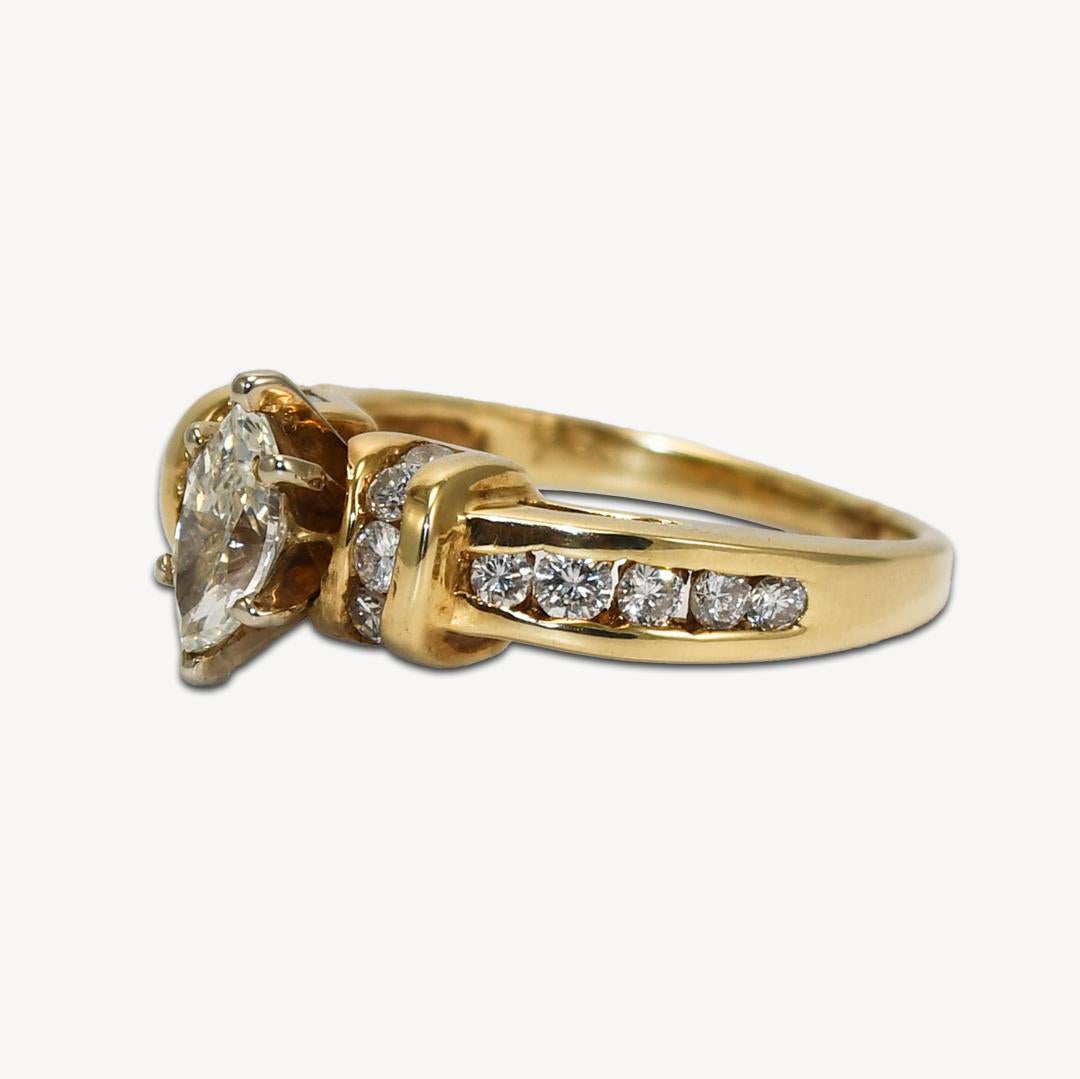 Bague de fiançailles en or jaune 14K avec diamant marquise en vente 1