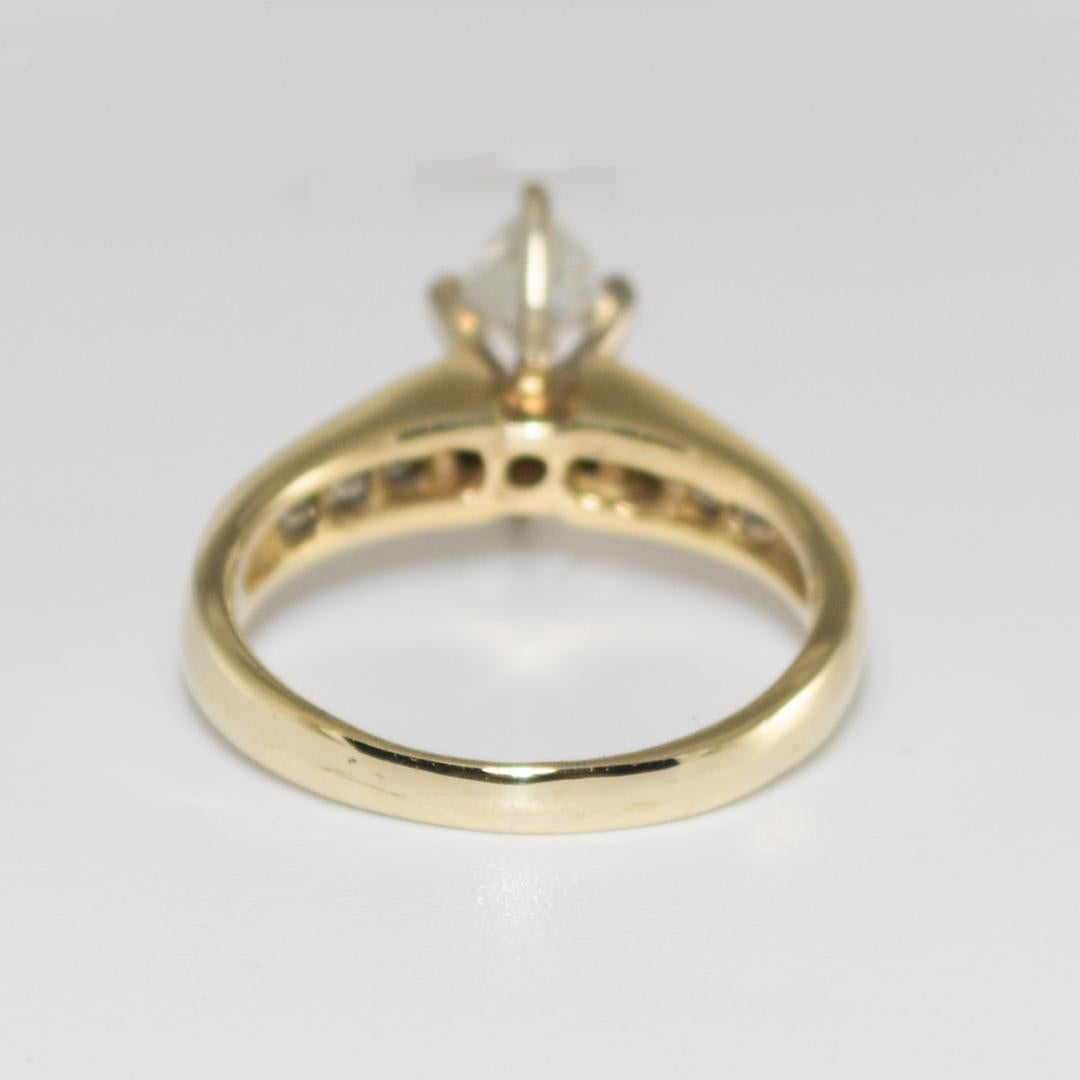 Bague marquise en or jaune 14 carats 0,90 carat Excellent état - En vente à Laguna Beach, CA