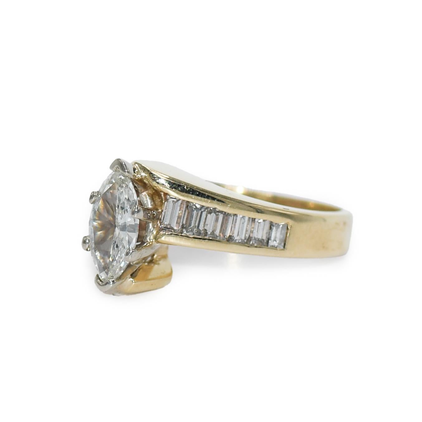 14K Yellow Gold Marquise Diamond Ring In Excellent Condition For Sale In Laguna Beach, CA