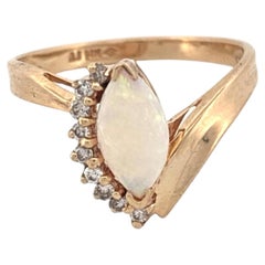 Vintage 14K Yellow Gold Marquise Opal and Diamond Bypass Ring (bague de contournement en or jaune)