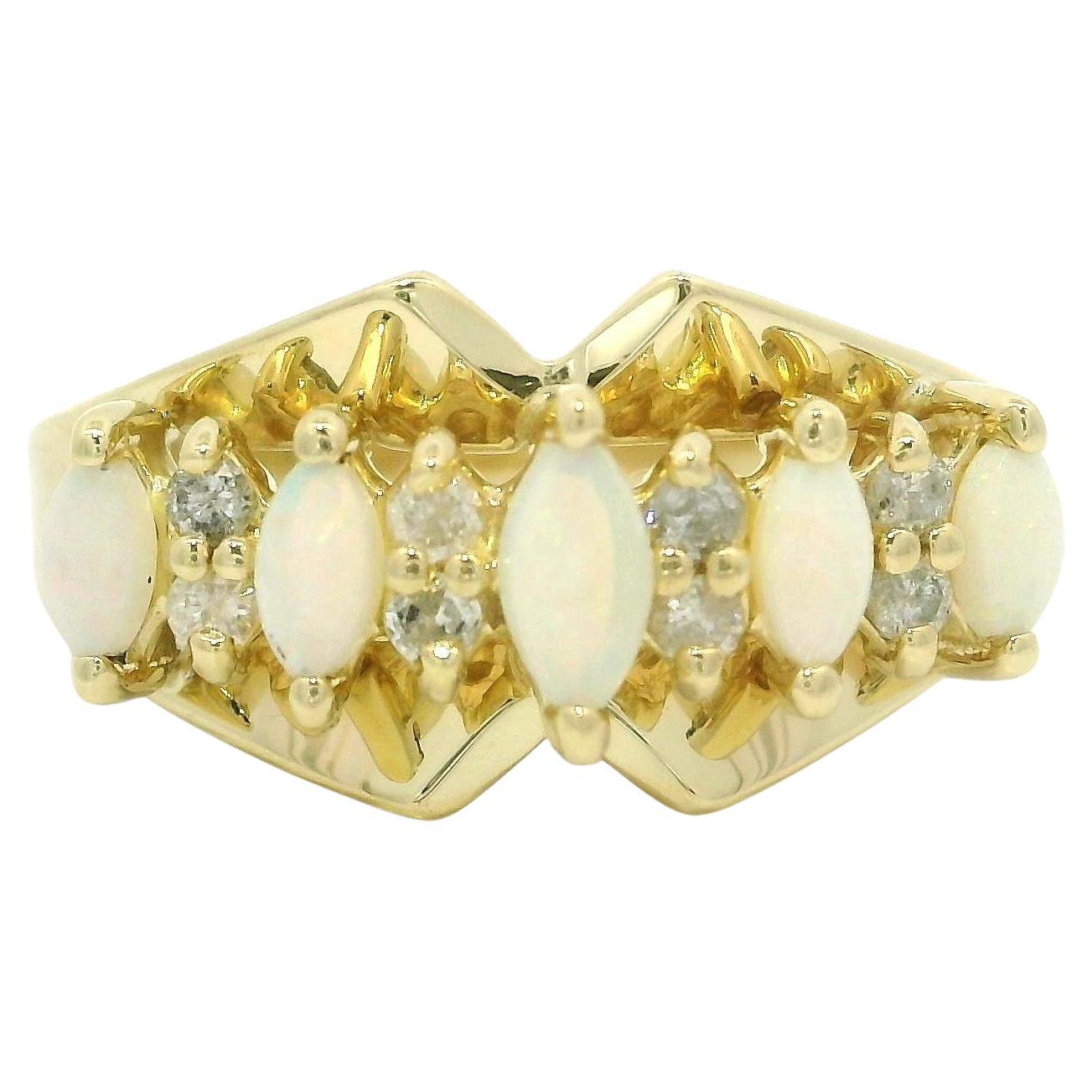 Bague Pyramide en or jaune 14k Opale Marquise avec 0.10ctw Diamant en vente