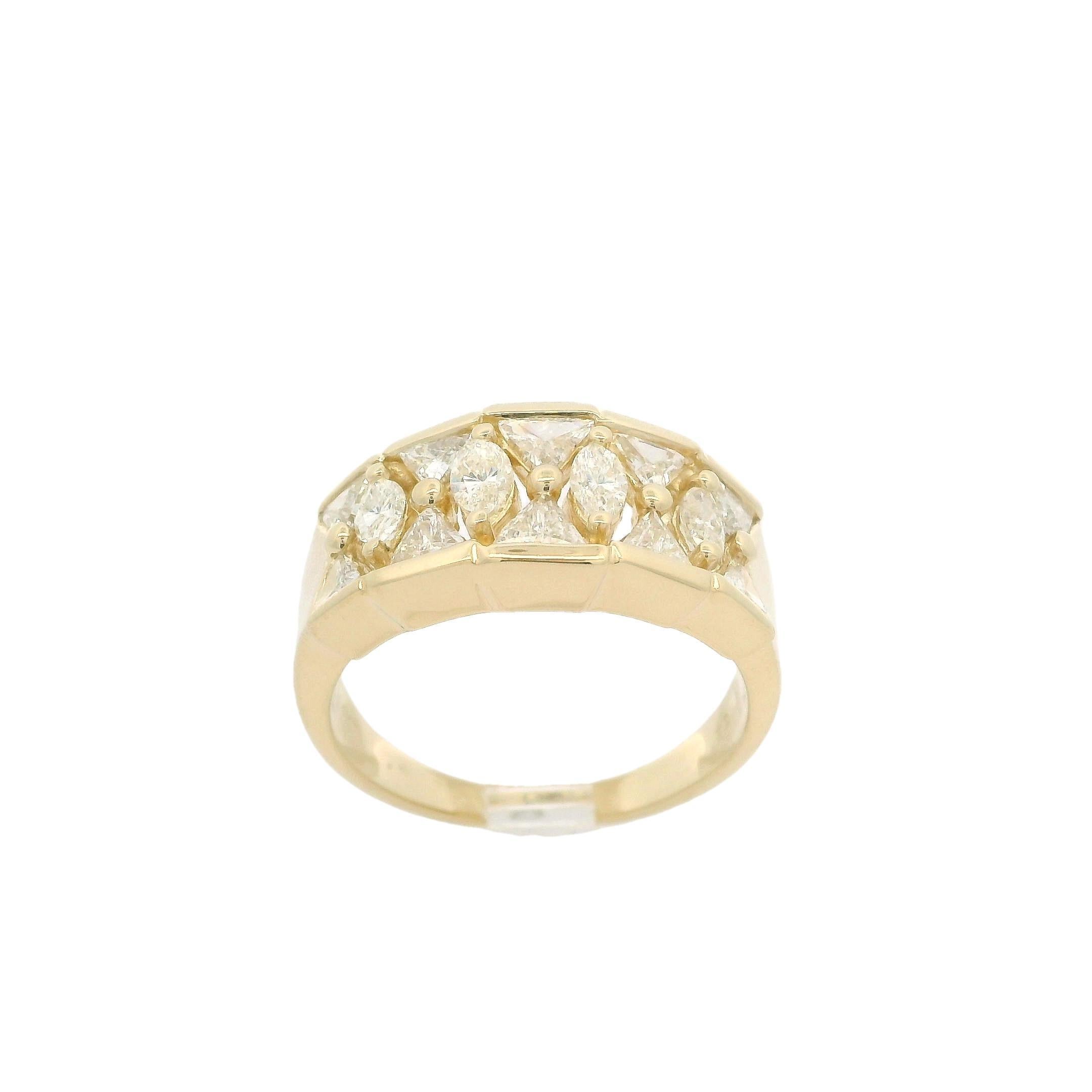 Superbe bague à anneau large unique en or jaune 14 carats avec diamants taille marquise et trillion en vente 5