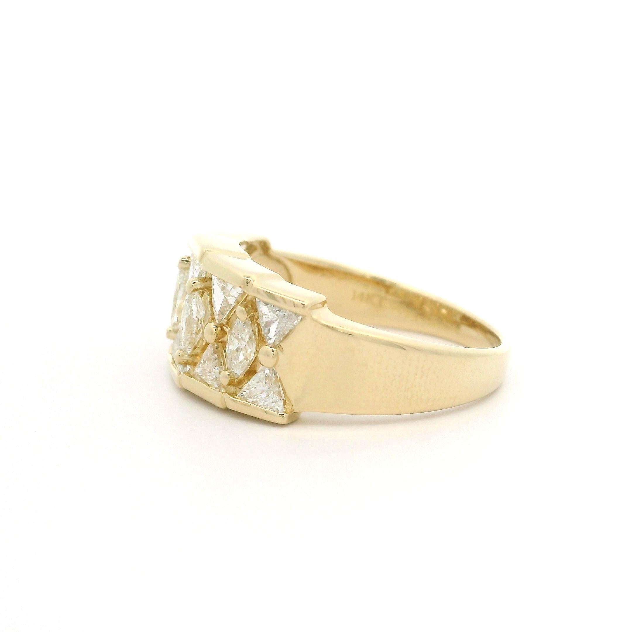 Superbe bague à anneau large unique en or jaune 14 carats avec diamants taille marquise et trillion Pour femmes en vente