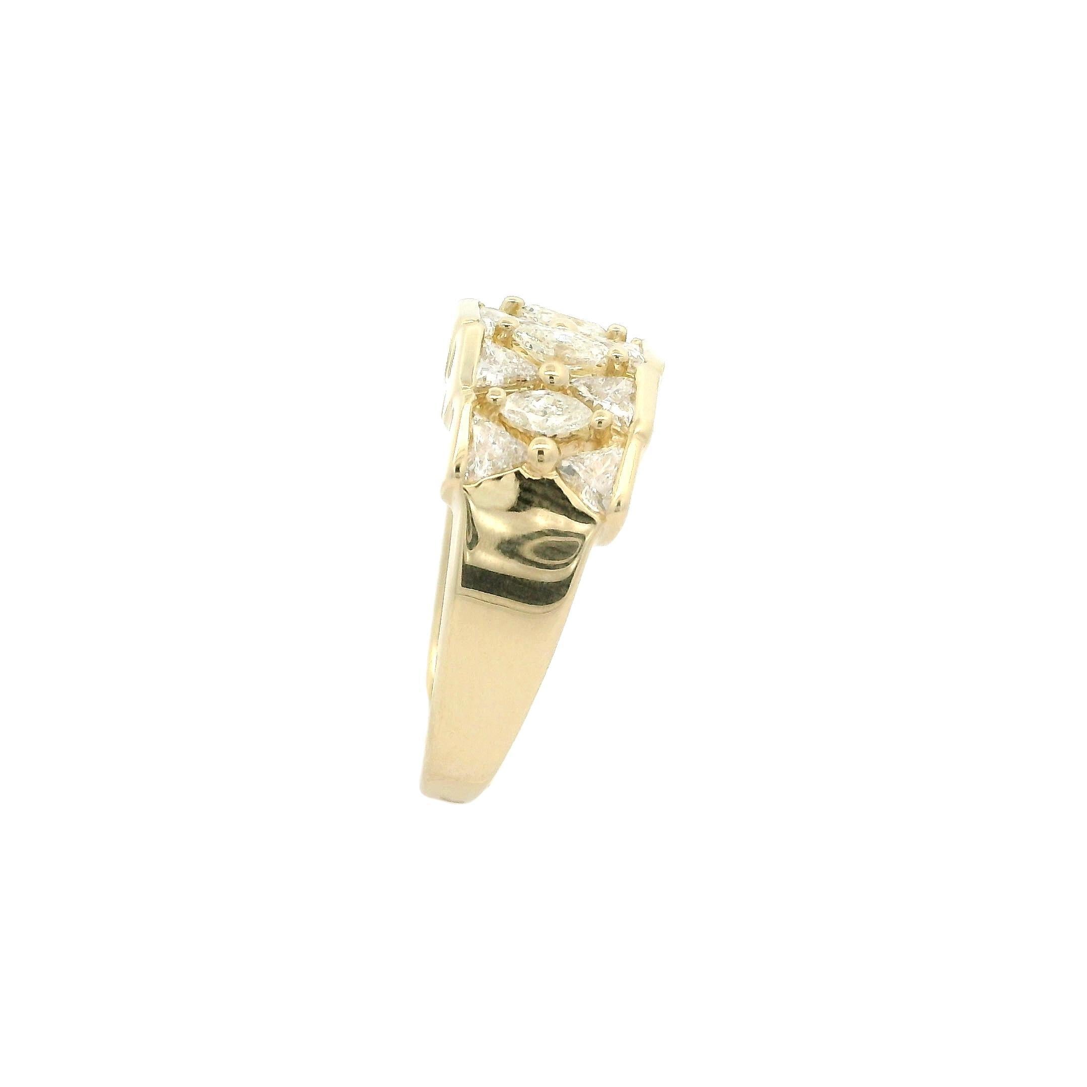 Superbe bague à anneau large unique en or jaune 14 carats avec diamants taille marquise et trillion en vente 2