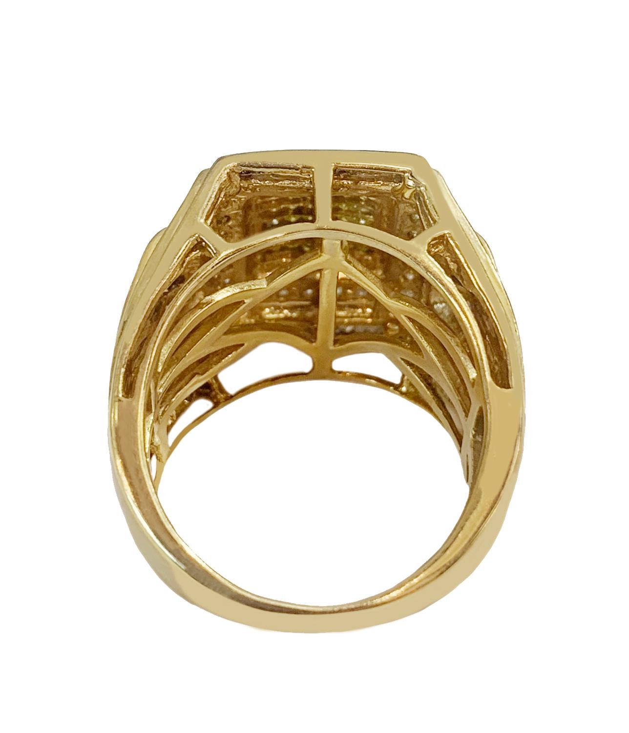 14k Yellow Gold Massive Ring with Yellow & White Diamonds In New Condition For Sale In New York, NY