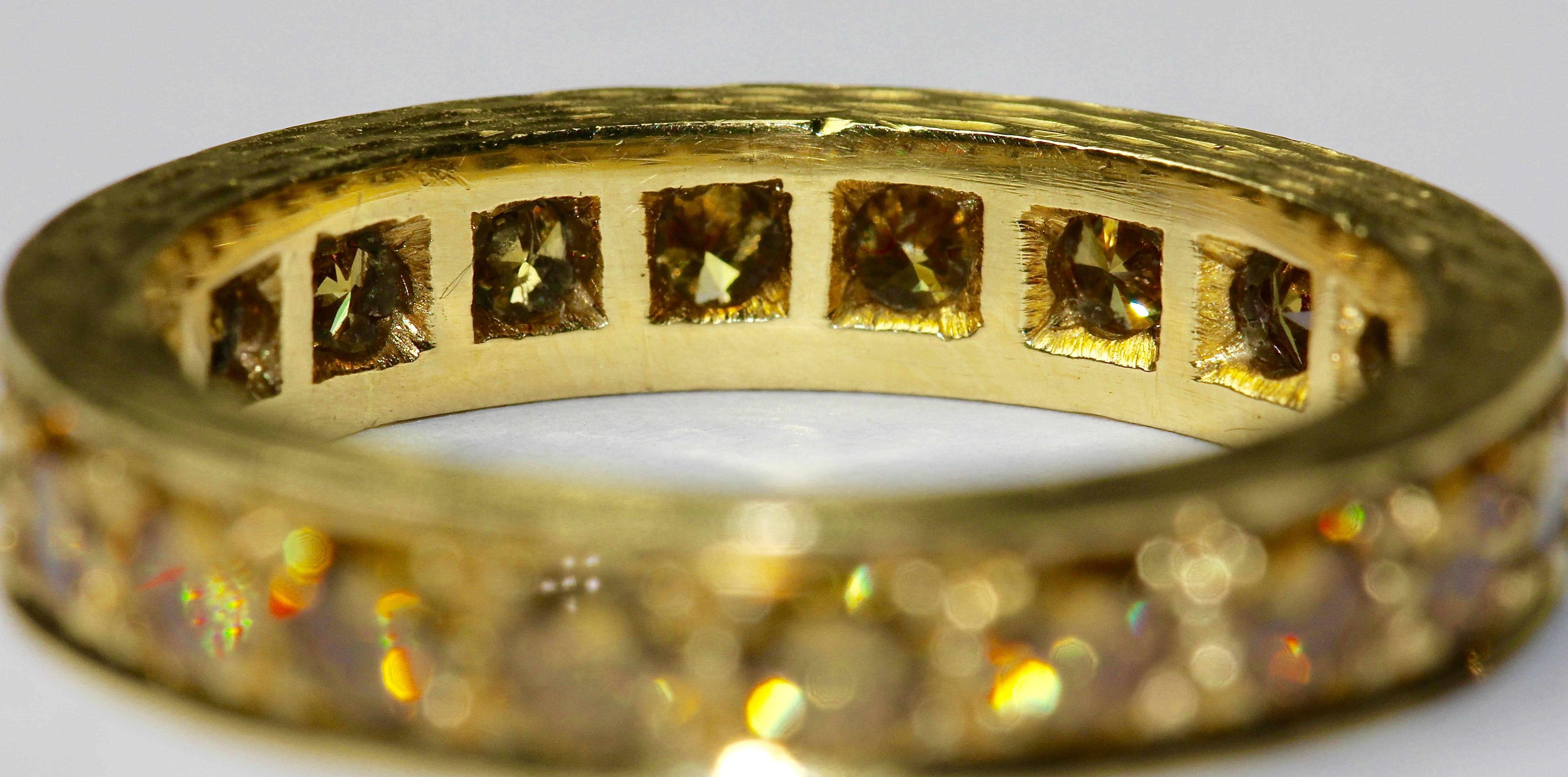 14k Yellow Gold Memory, memoire, Eternity Ring with 20 Champagne Diamonds, 2ct In Excellent Condition For Sale In Berlin, DE