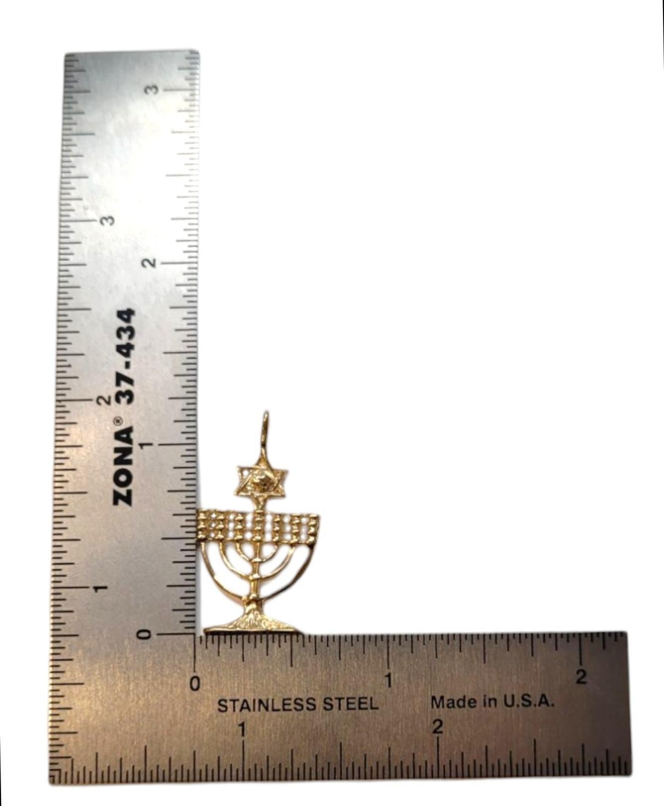 14K Yellow Gold Menorah Pendant #21055 In condizioni buone in vendita a Washington Depot, CT