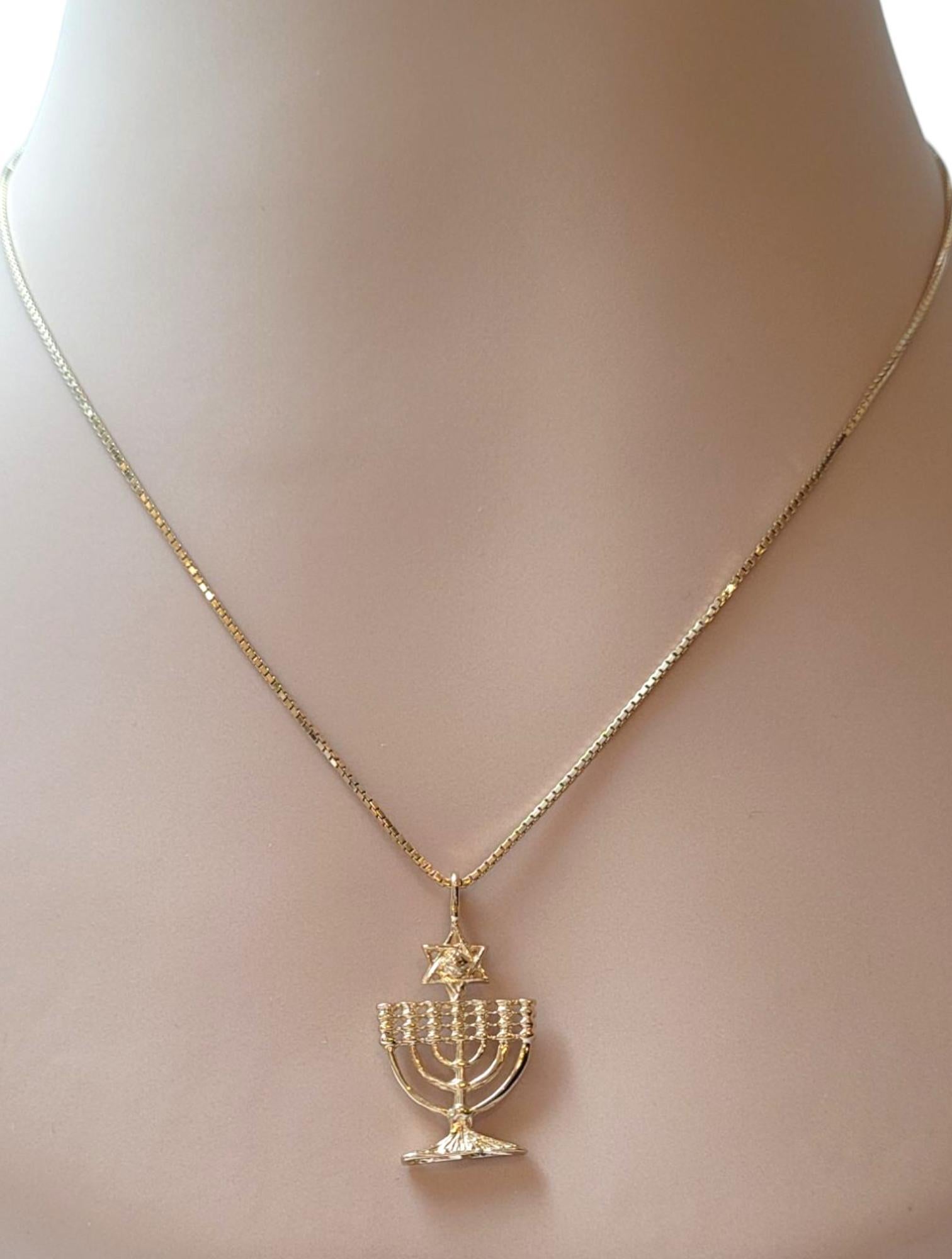 Donna 14K Yellow Gold Menorah Pendant #21055 in vendita