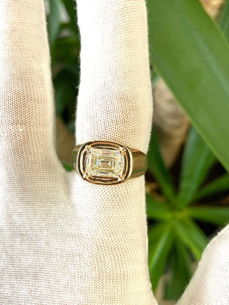 Art Nouveau 14k Yellow Gold 3.03 Carat Emerald Cut Diamond Ring For Sale