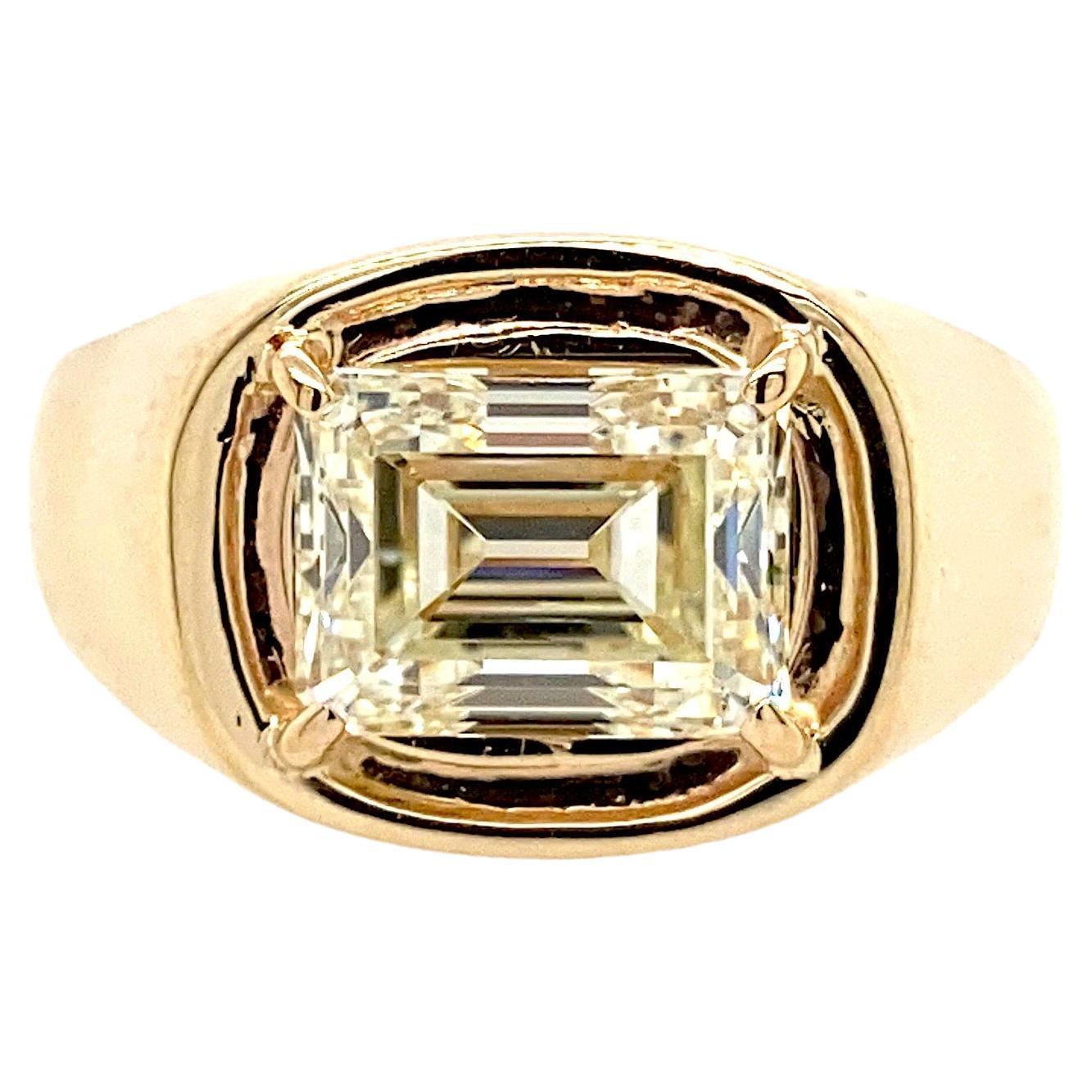 Bague en or jaune 14 carats avec diamants taille émeraude certifiés GIA de 3,03 carats  en vente