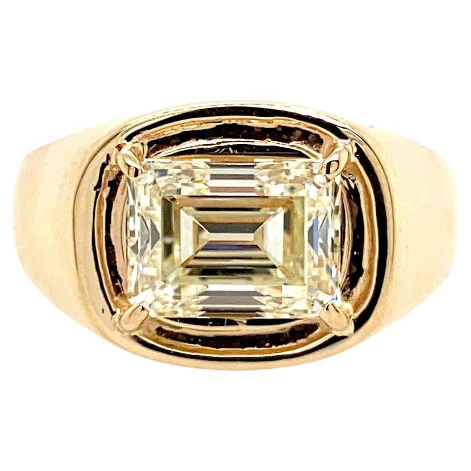 Contemporary HRD Certified 18 Carat Yellow Gold Emerald Cut Diamond ...